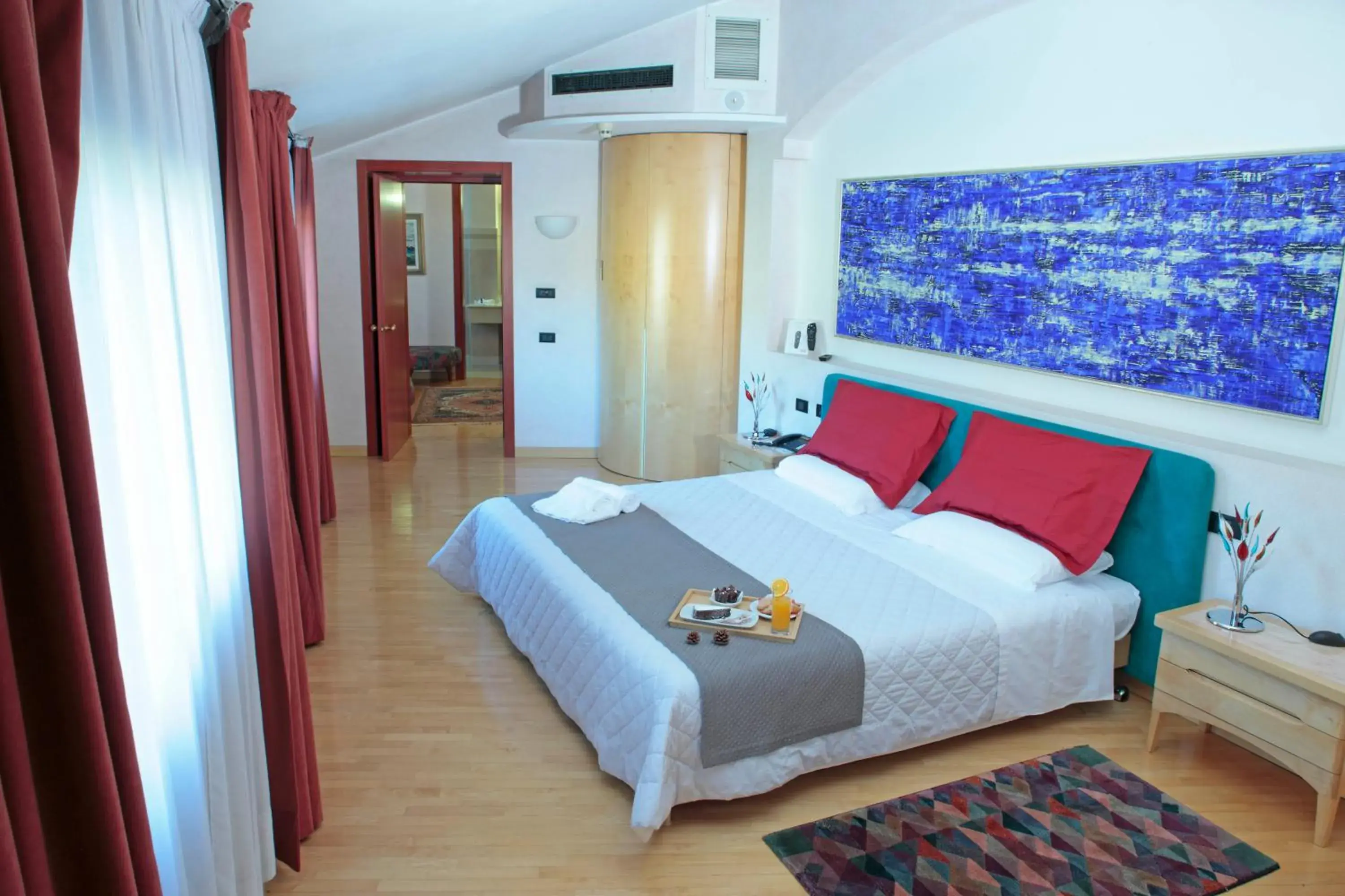 Junior Suite with Canal View in Hotel Contà Taste The Experience Junior Suite with Canal View in Hotel Contà Taste The Experience