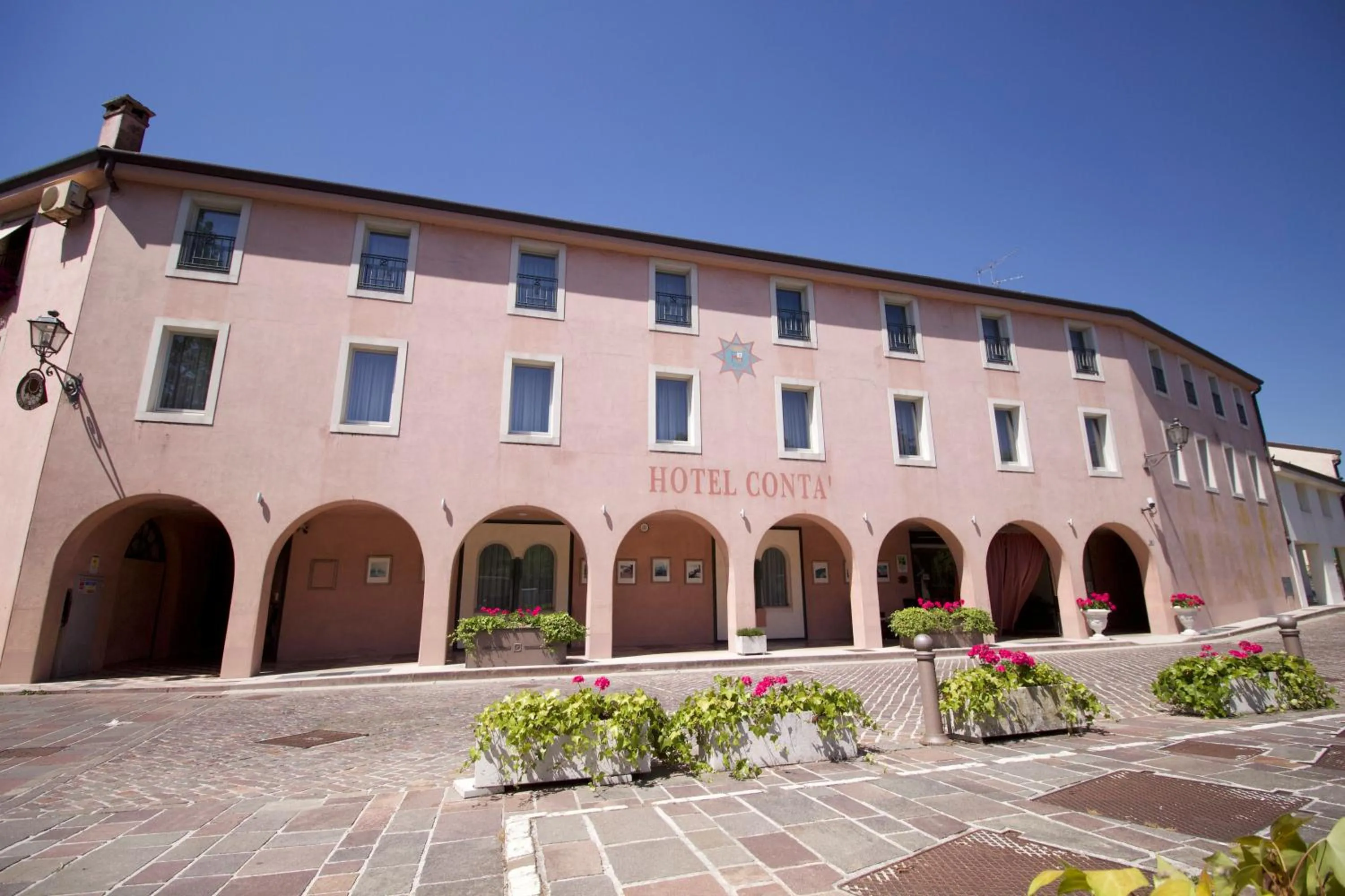 Property building in Hotel Contà Taste The Experience