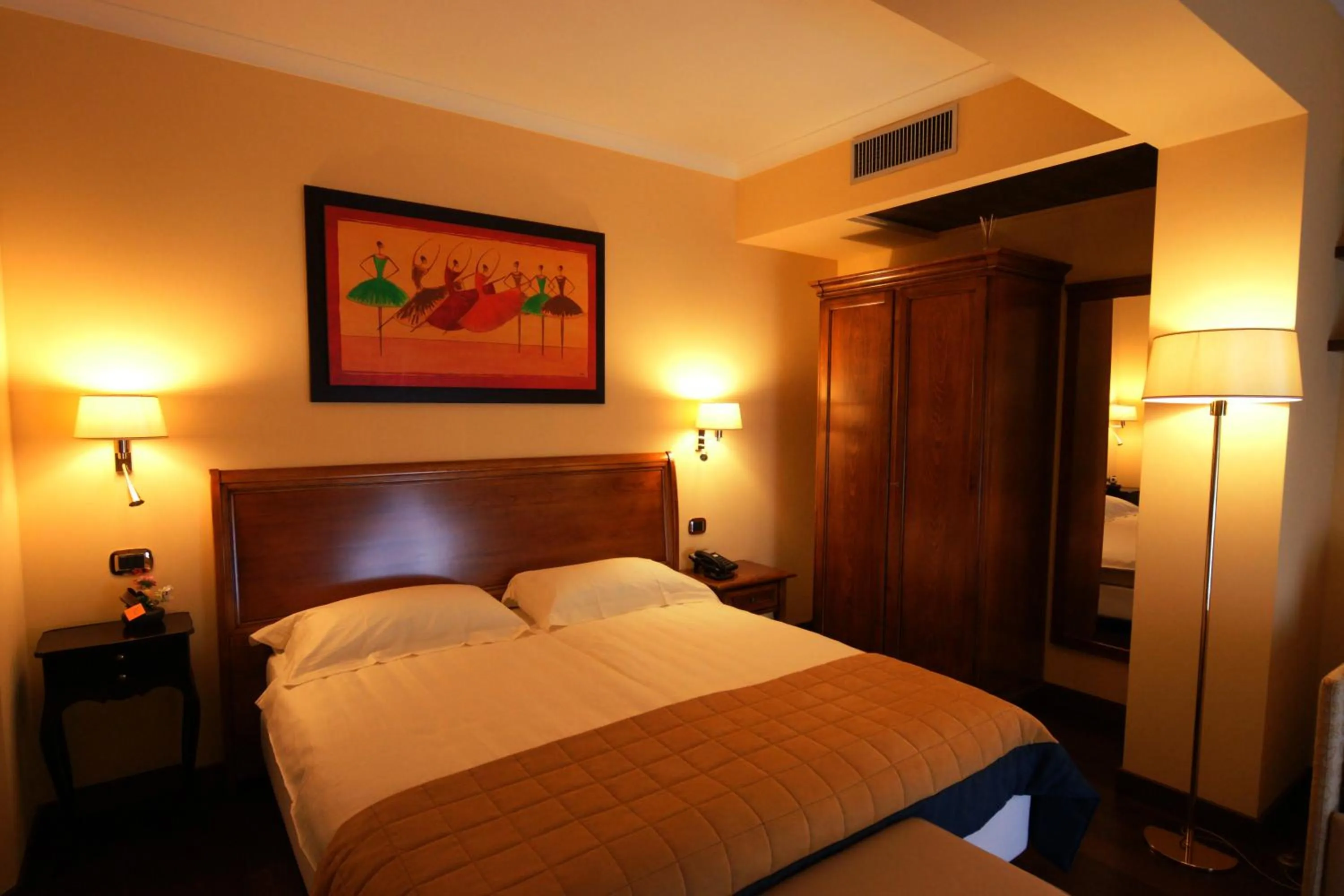 Photo of the whole room, Bed in Bram Hotel