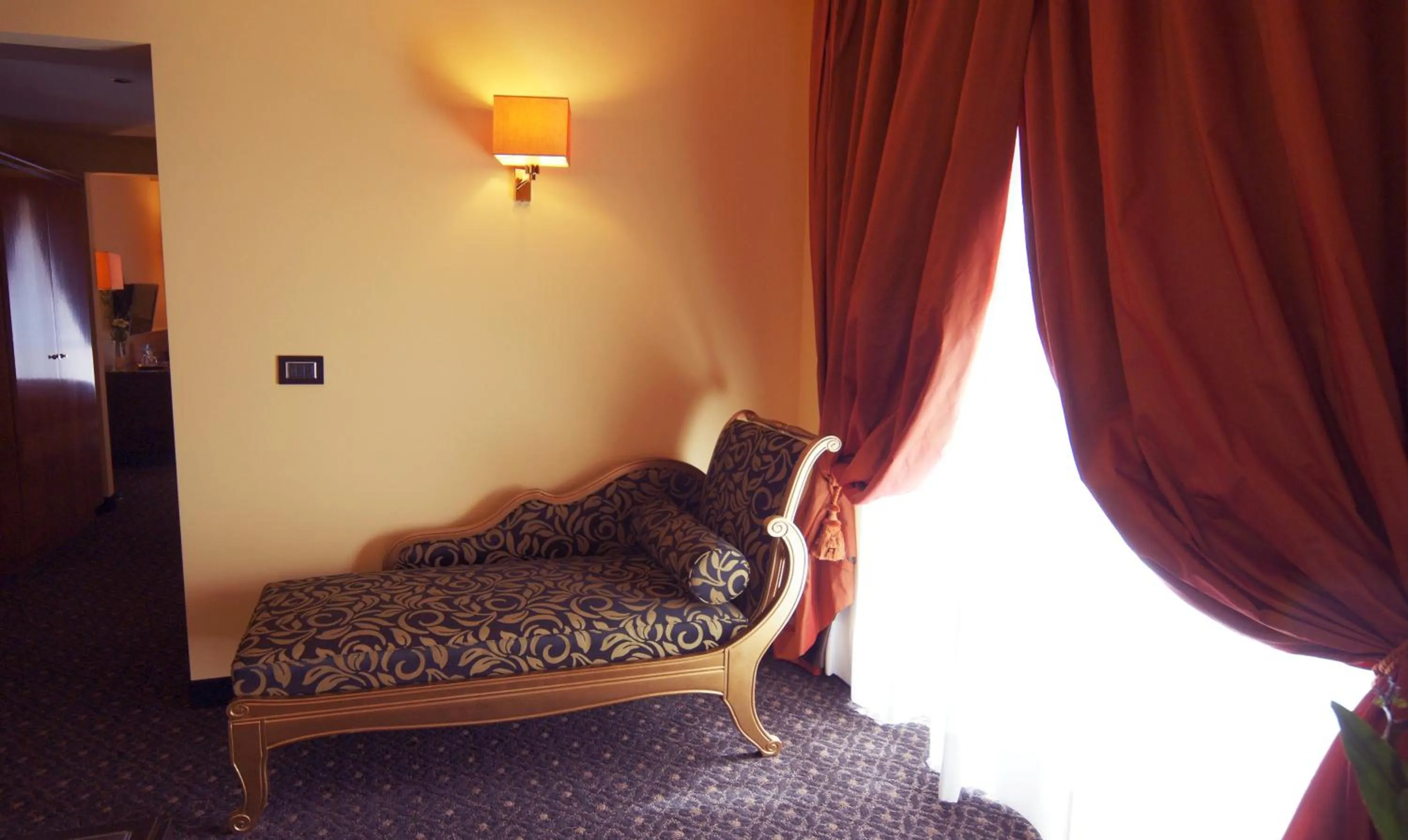 Day, Bed in Bram Hotel