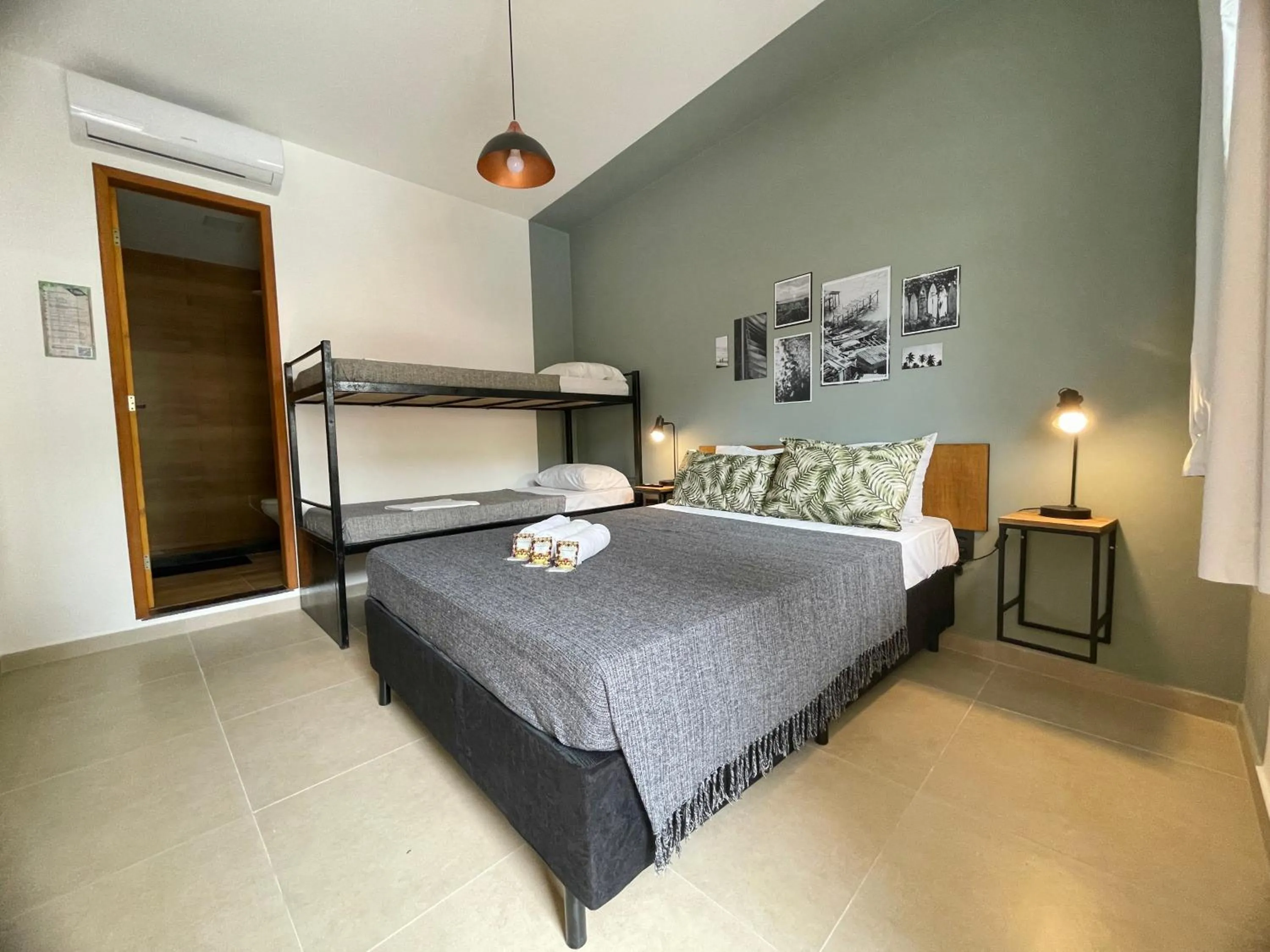 Bedroom, Bed in A Coroa Hostel & Pousada