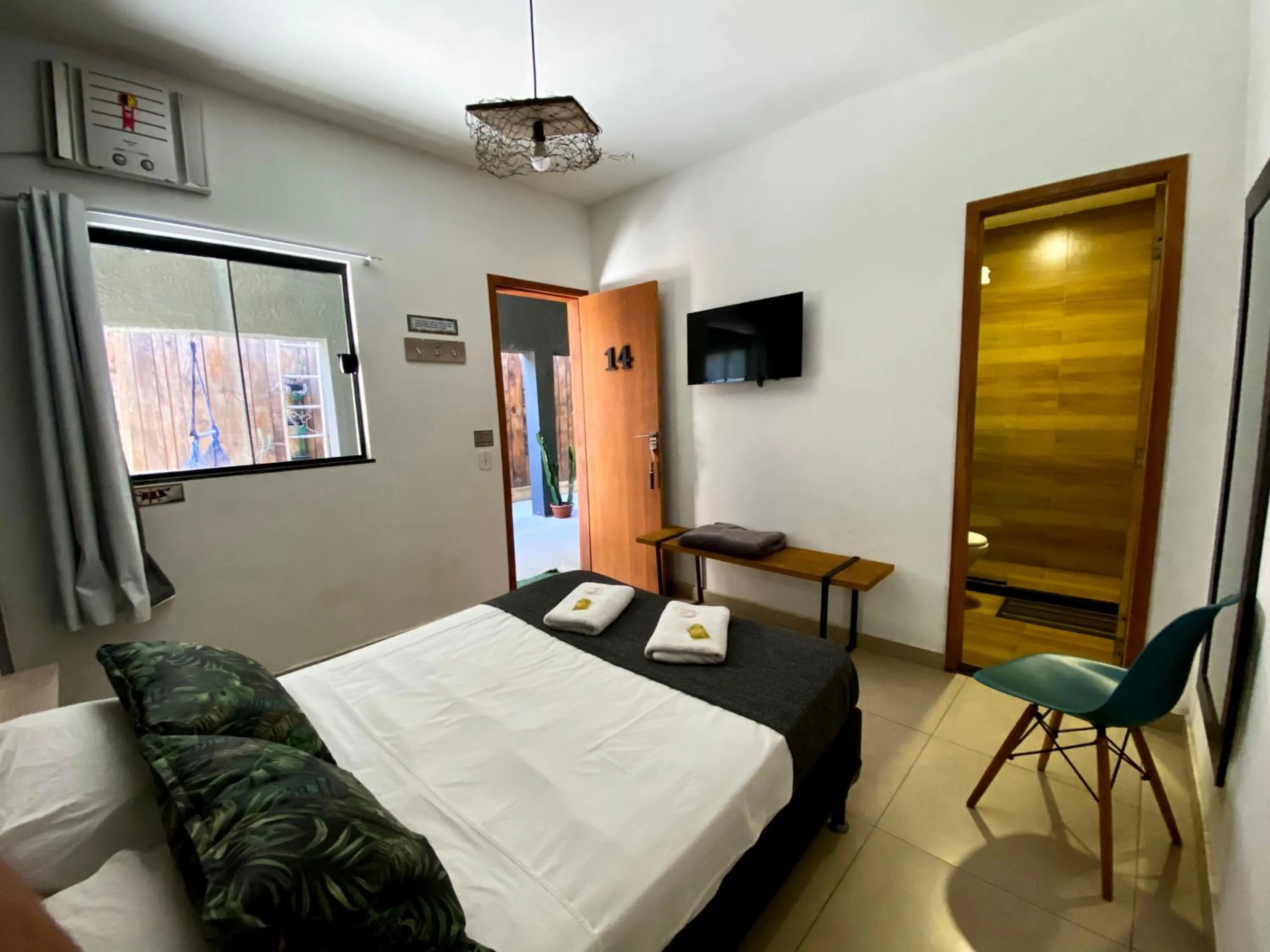 Photo of the whole room, Bed in A Coroa Hostel & Pousada