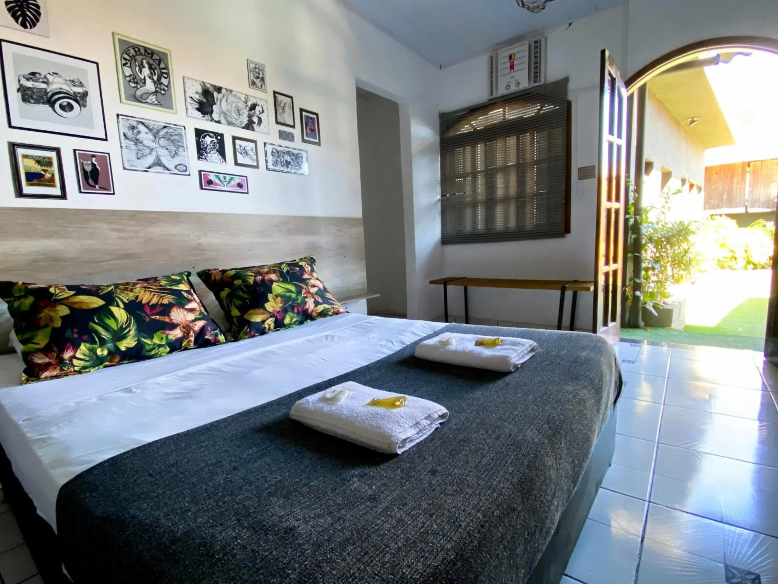 Quadruple Room with Private Bathroom - single occupancy in A Coroa Hostel & Pousada Quadruple Room with Private Bathroom - single occupancy in A Coroa Hostel & Pousada