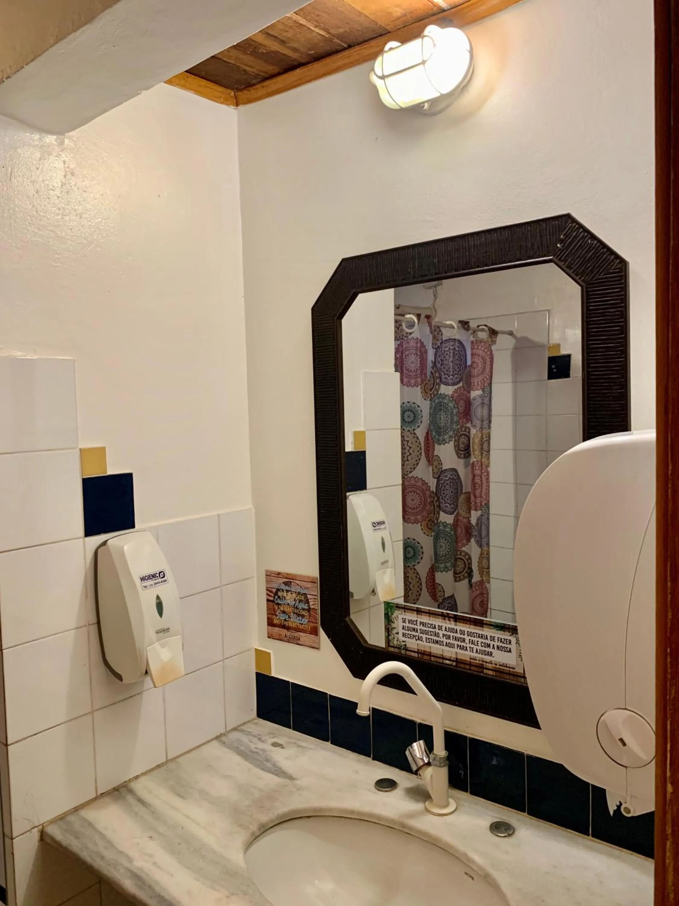 Bathroom in A Coroa Hostel & Pousada