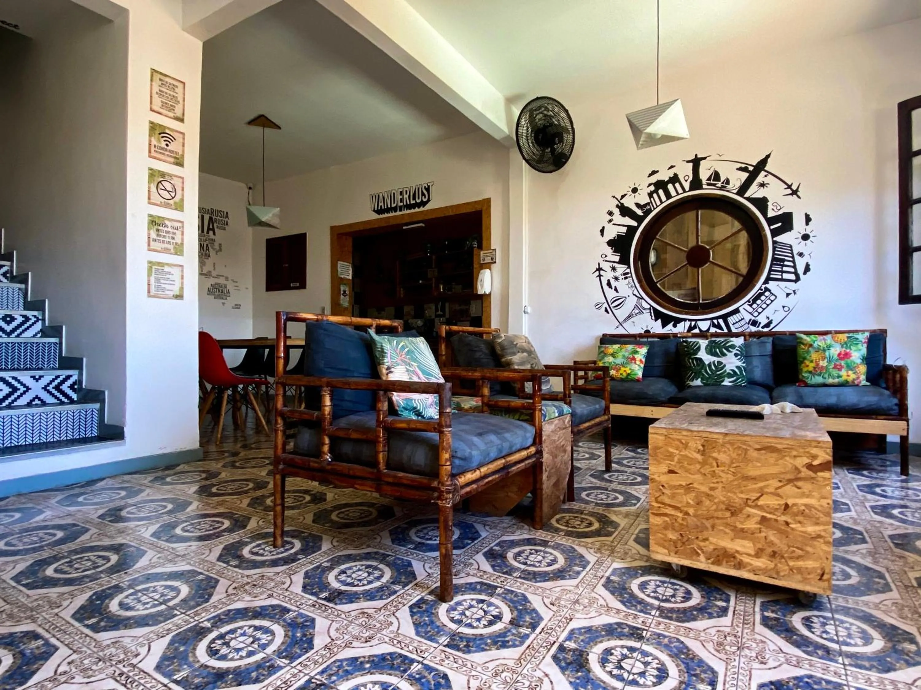 Communal lounge/ TV room in A Coroa Hostel & Pousada