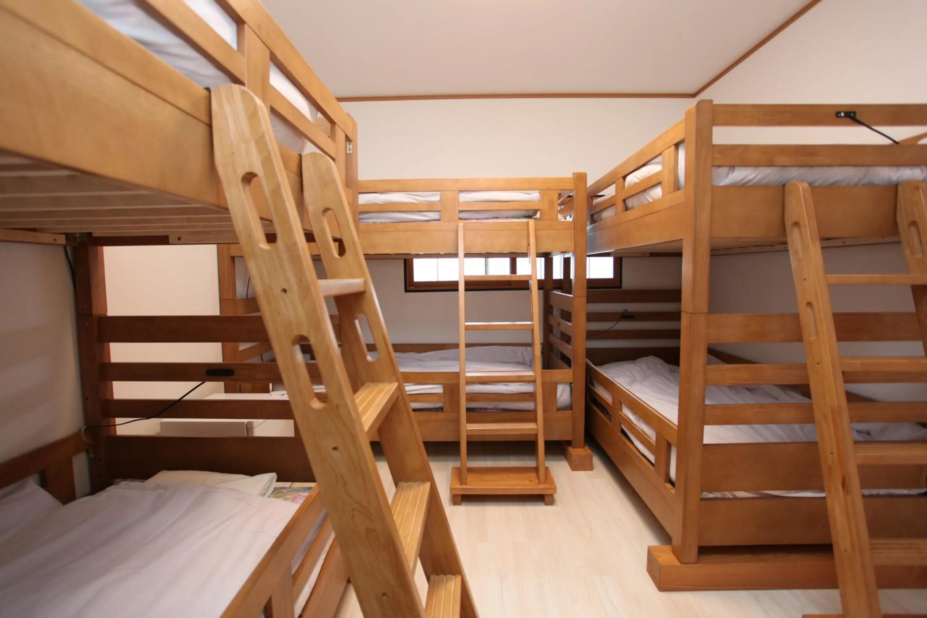 bunk bed, Bed in Fujiyama Base
