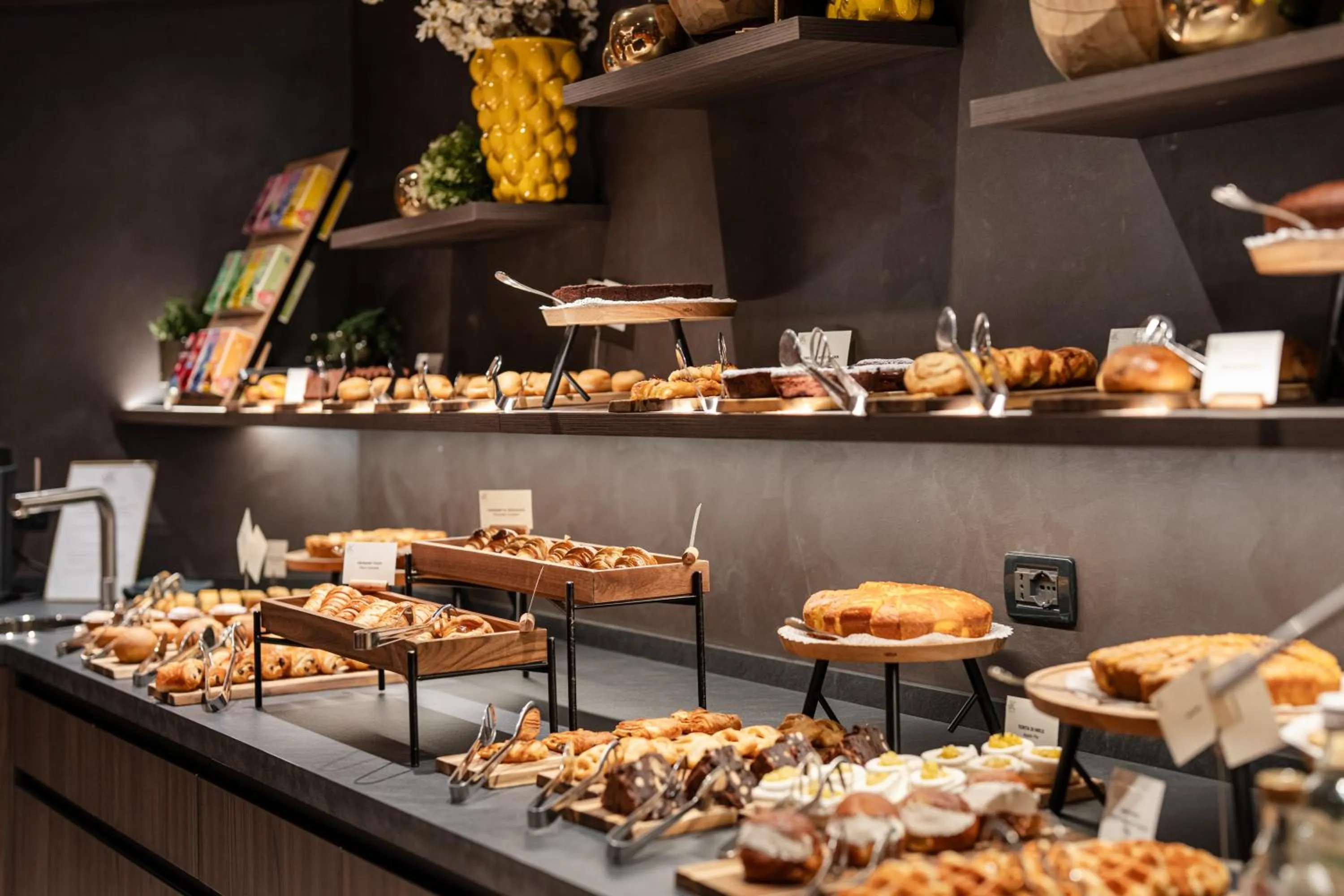 Restaurant/places to eat in Cerana Relax Hotel