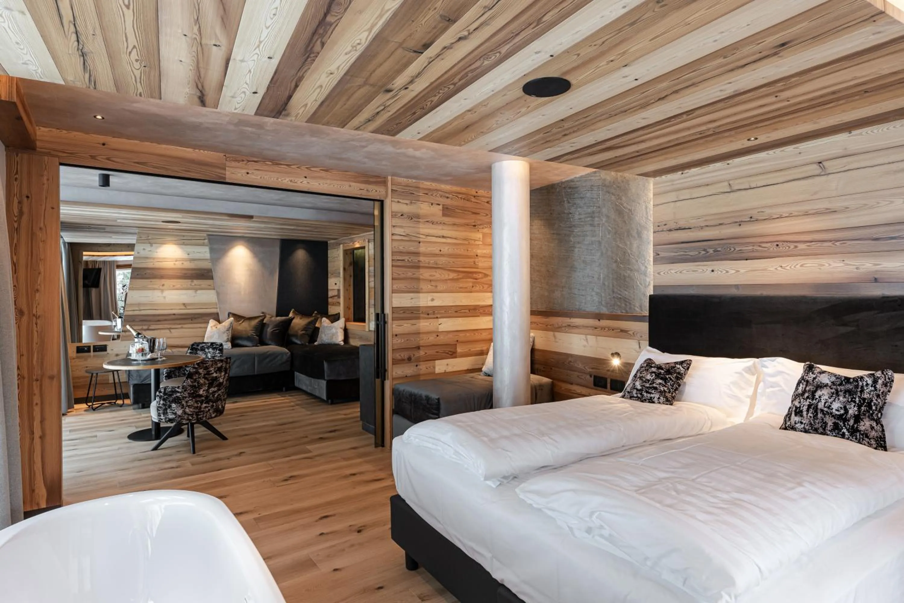 Living room, Bed in Cerana Relax Hotel