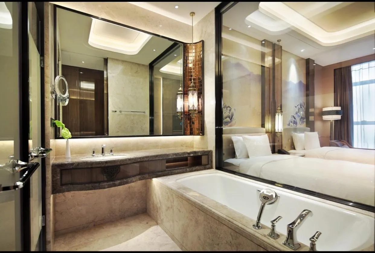 Bath, Bed in Wanda Vista Hotel Urumqi