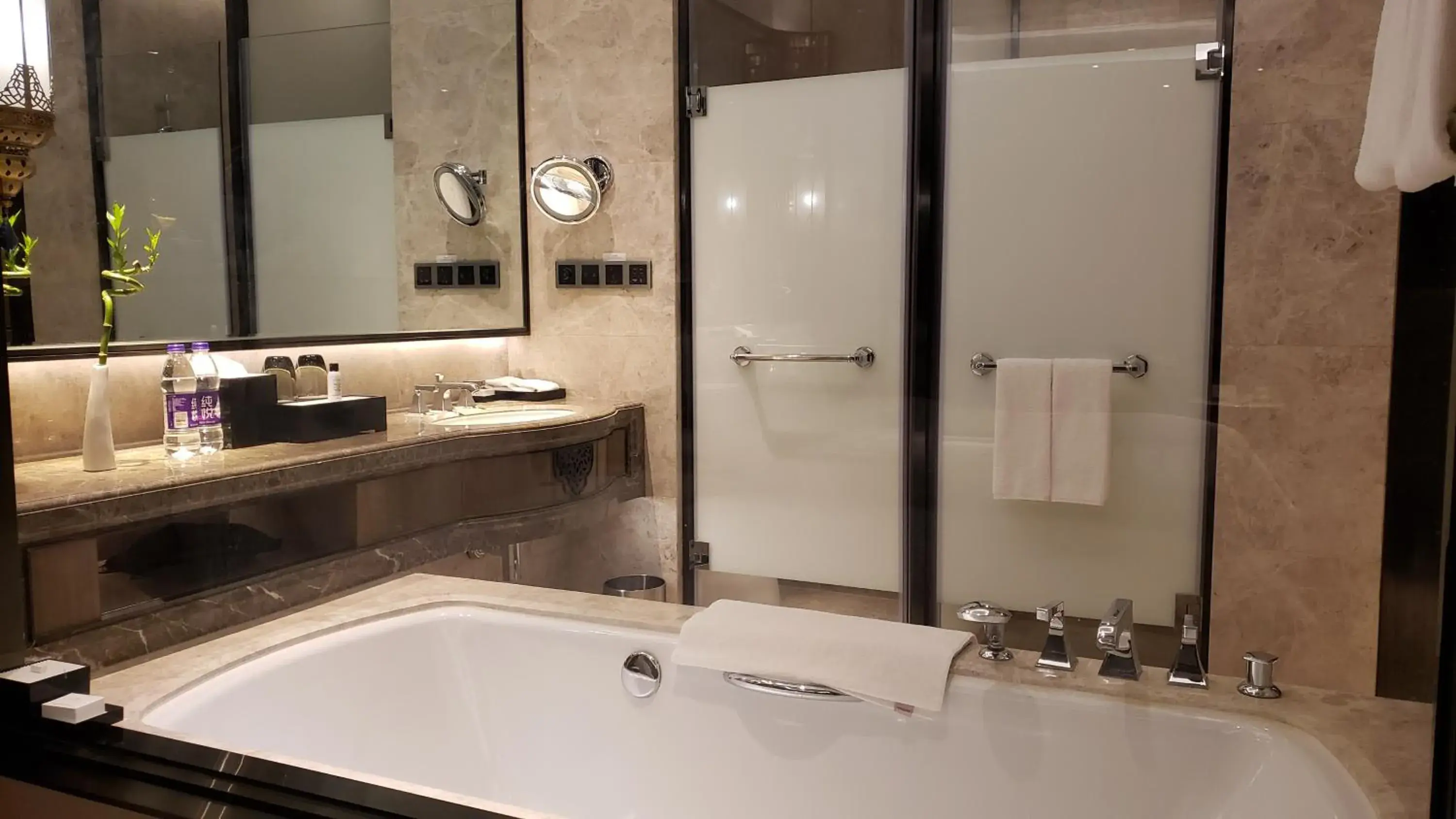 Superior King Room in Wanda Vista Hotel Urumqi Superior King Room in Wanda Vista Hotel Urumqi