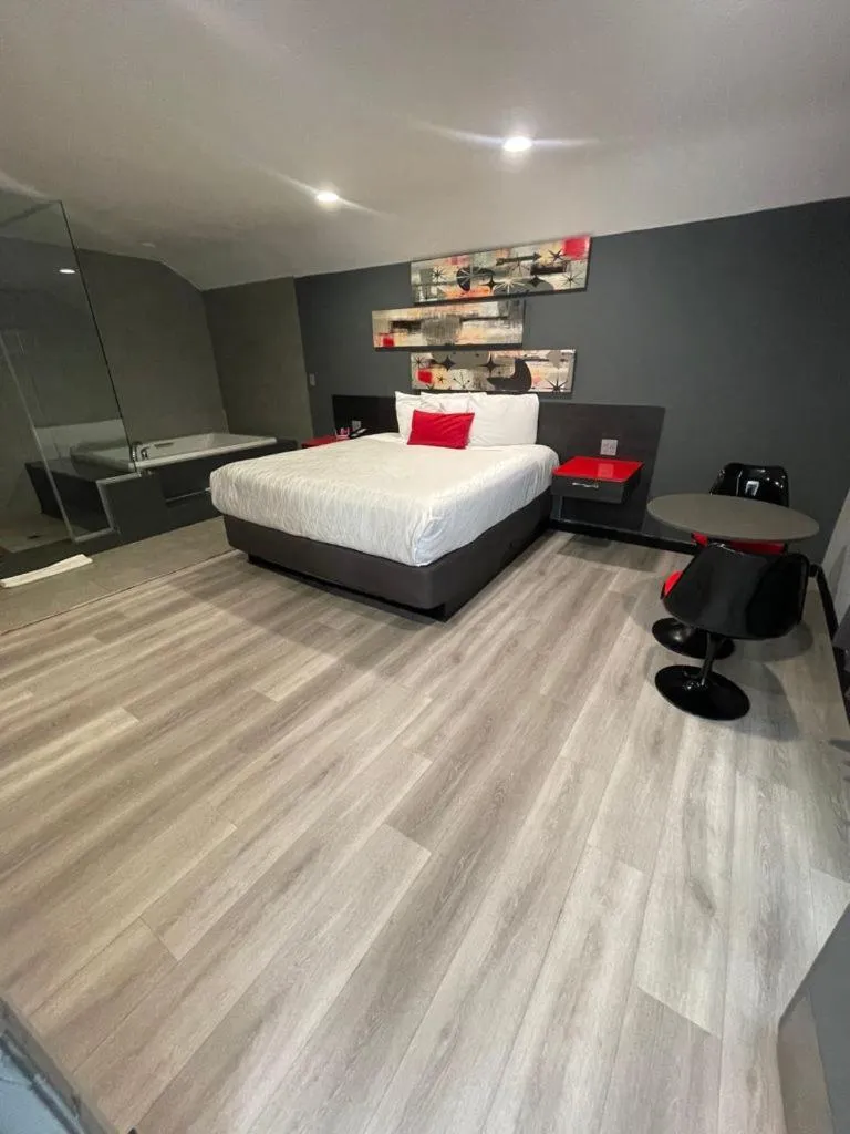 Bed in Astro Pasadena Hotel