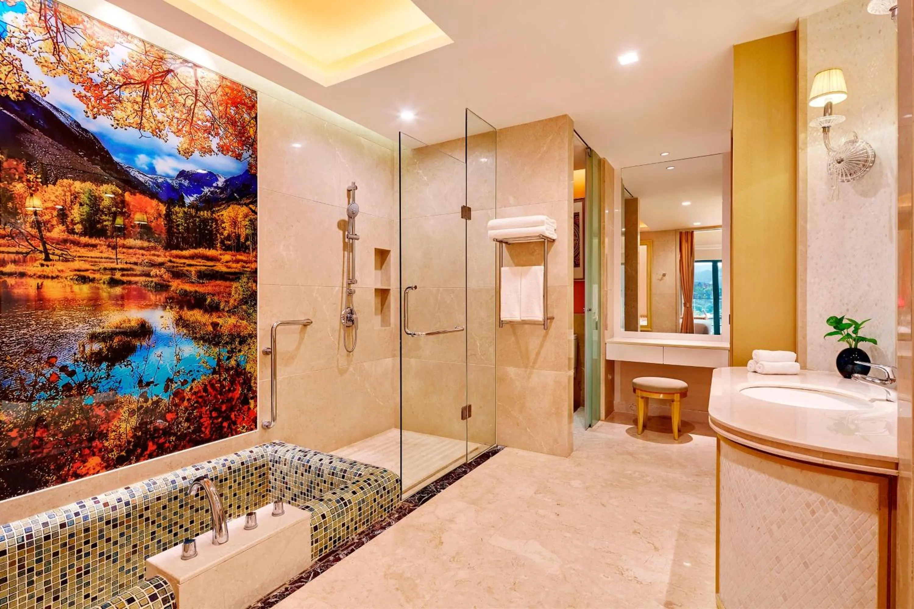 Bathroom, Bed in Four Points by Sheraton Heyuan Resort