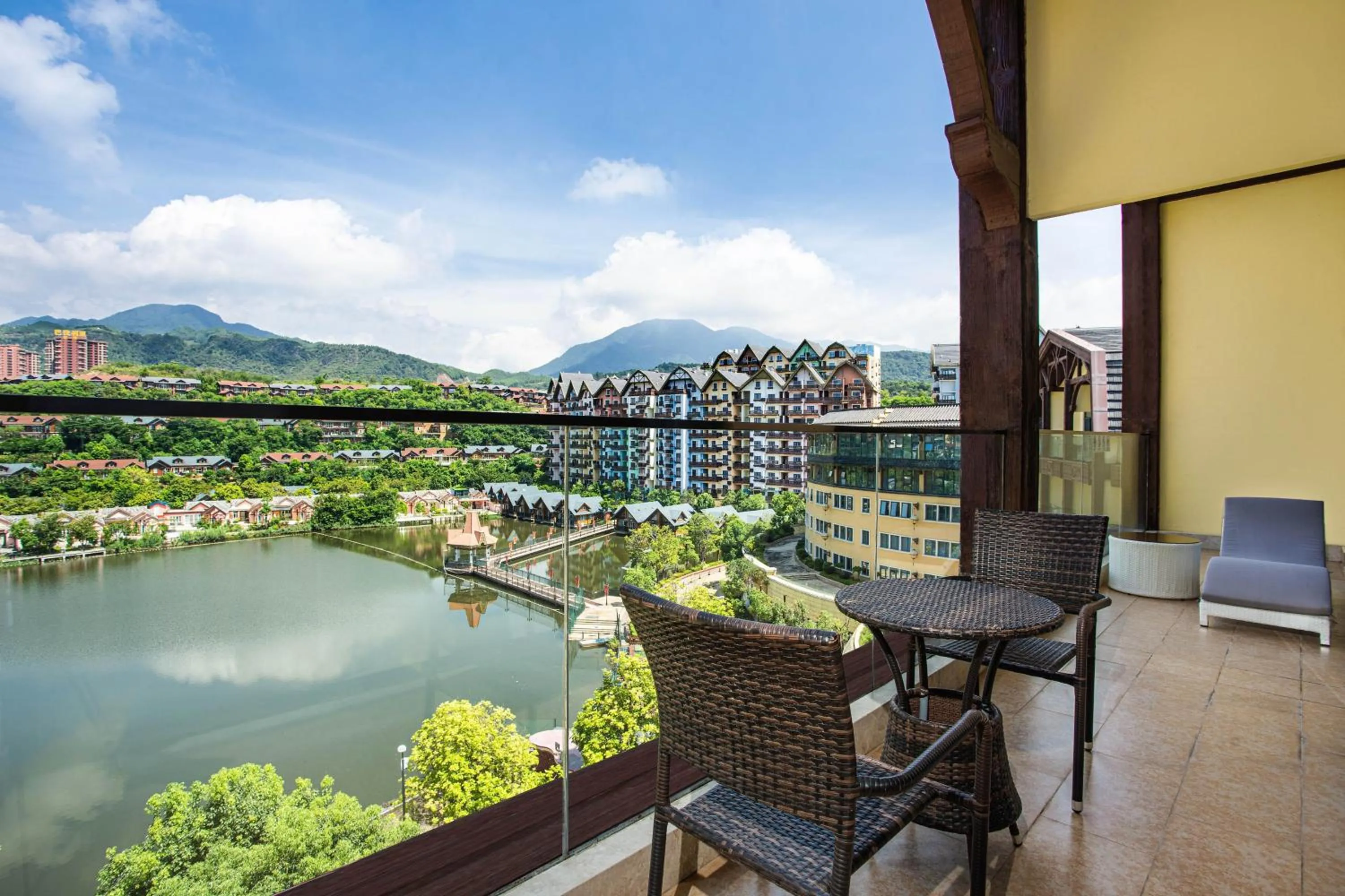 Bedroom in Four Points by Sheraton Heyuan Resort