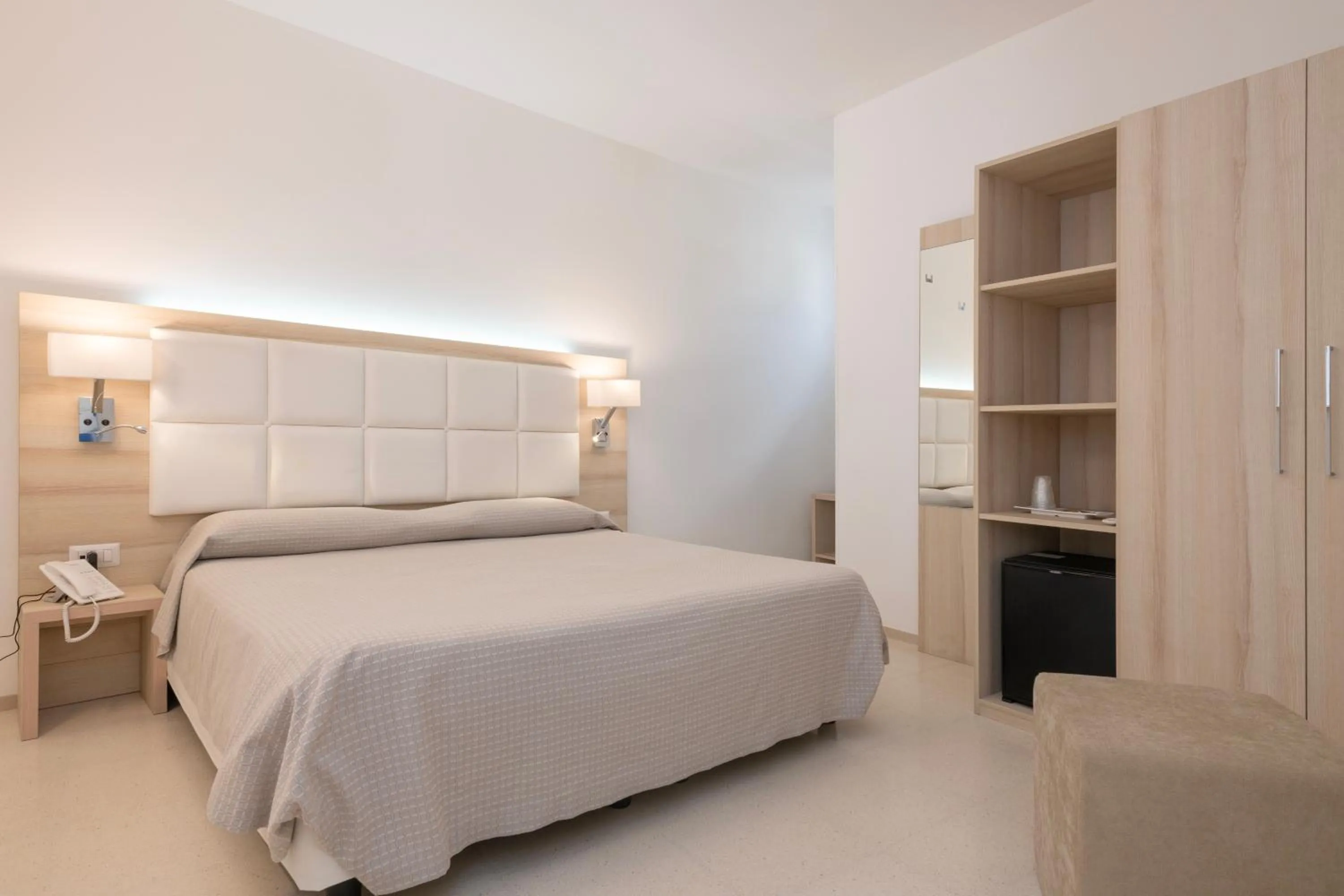 Bed in Hotel Albània