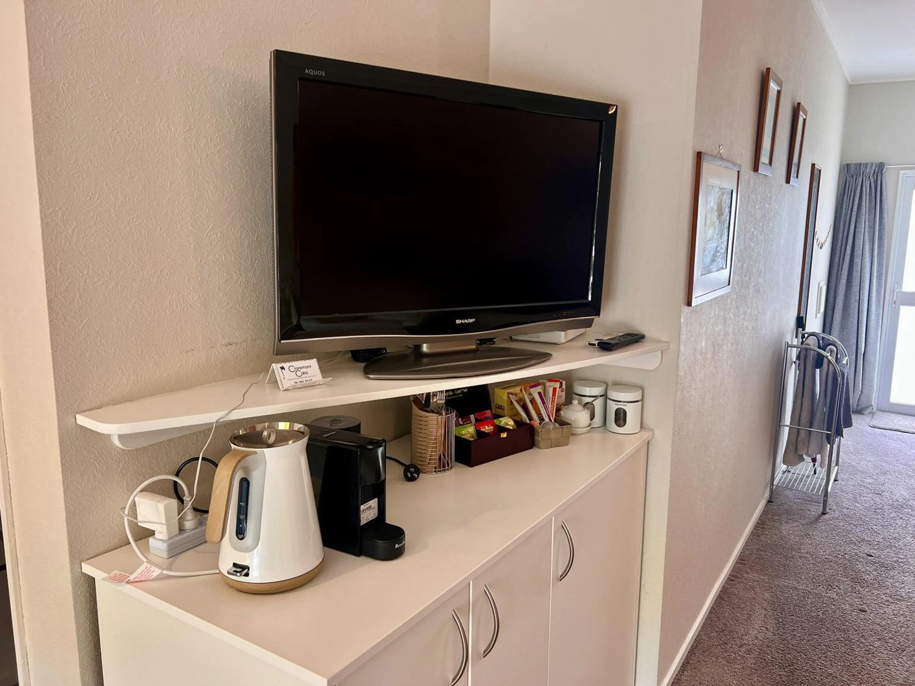 Coffee/tea facilities in Swan House