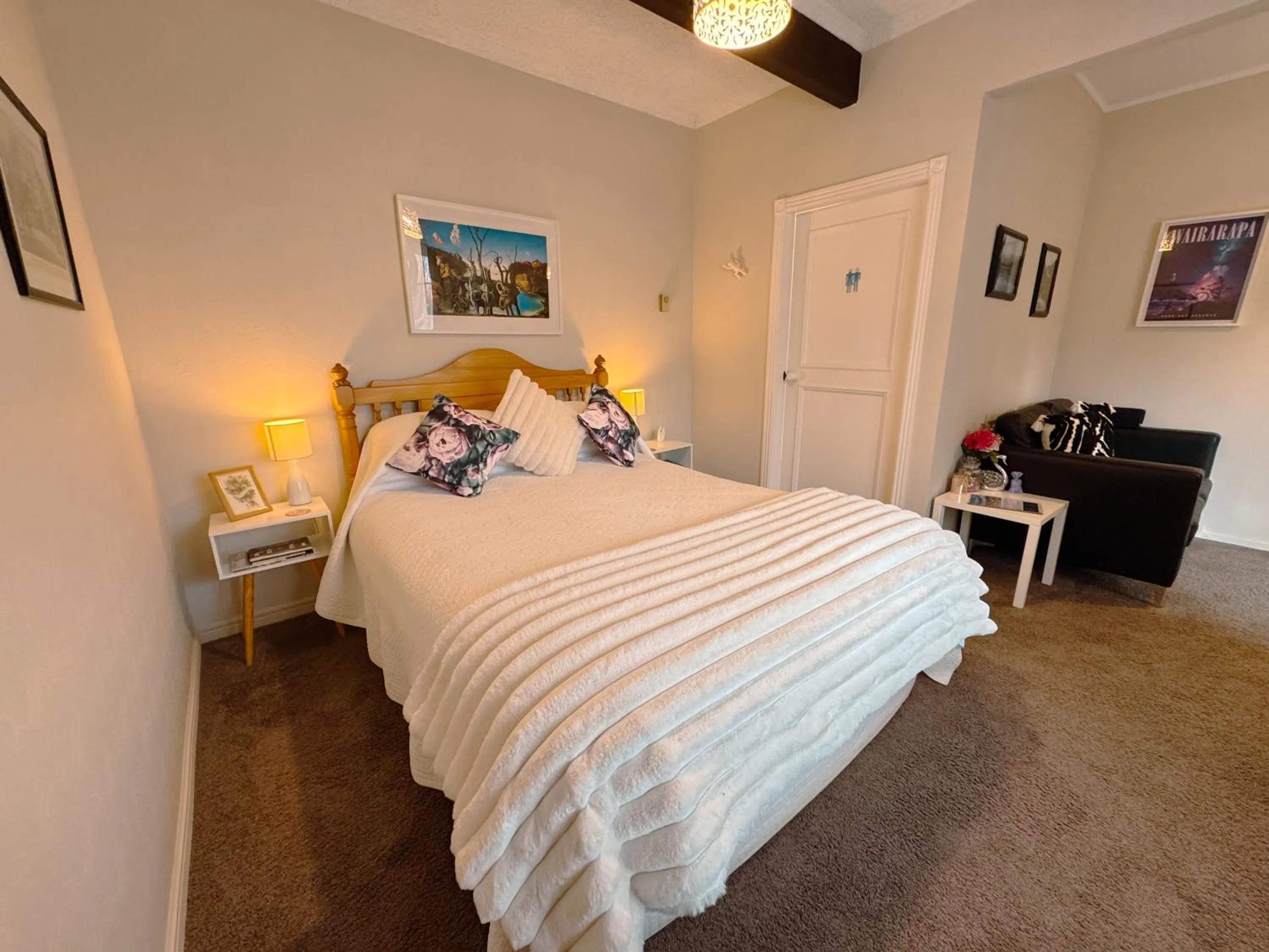 Bedroom, Bed in Swan House