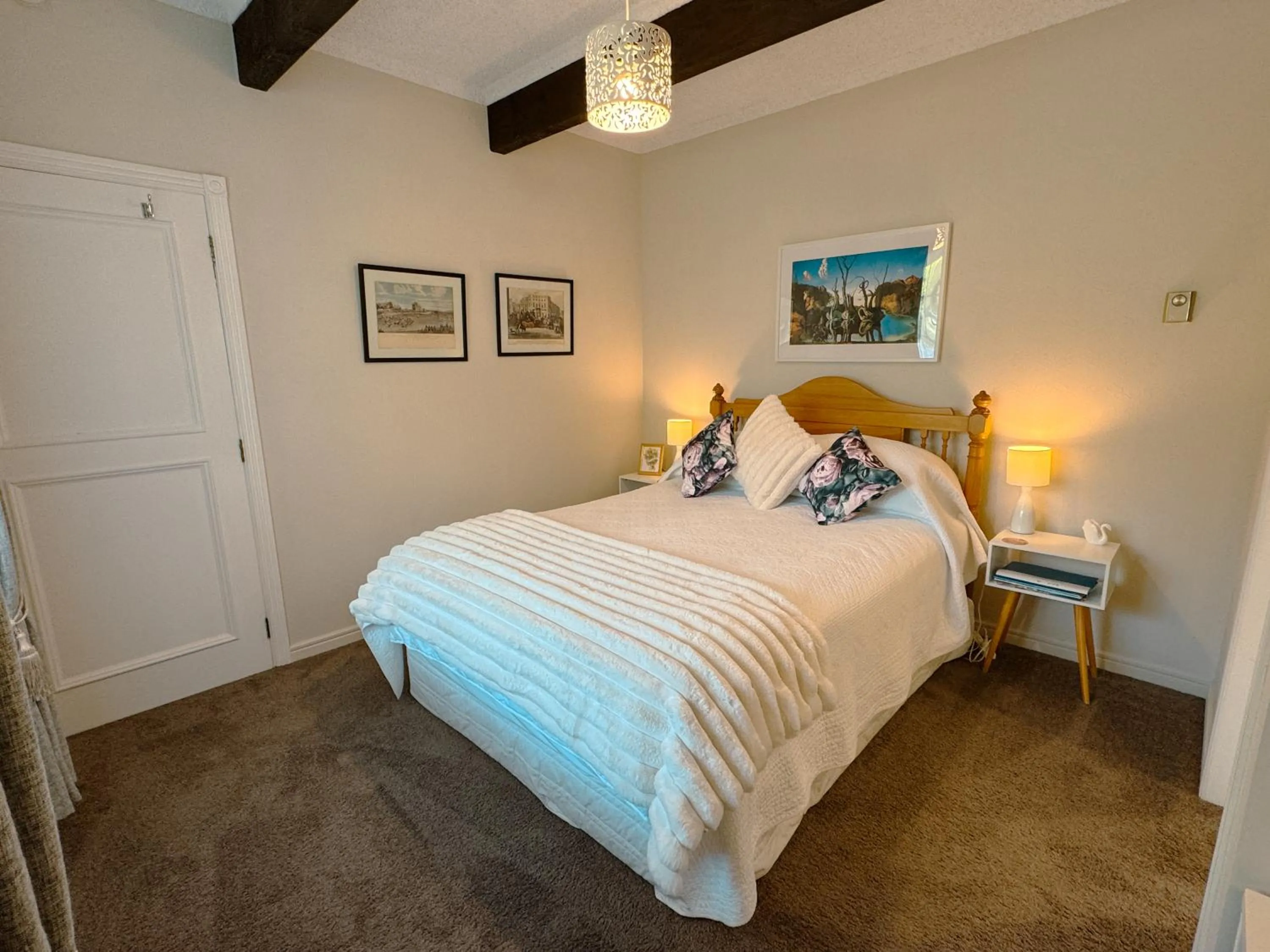 Bedroom, Bed in Swan House