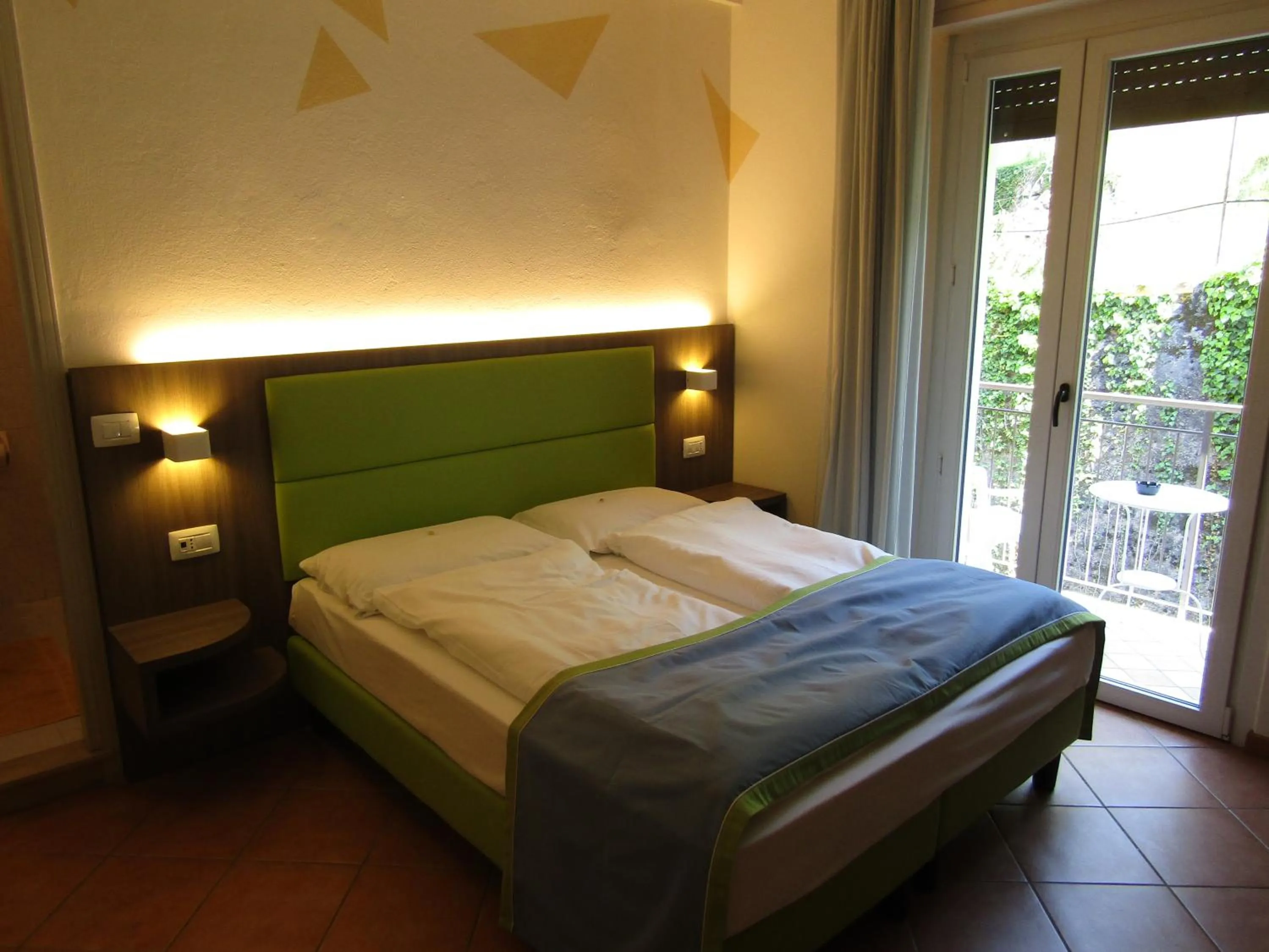 Shower, Bed in Hotel Menapace