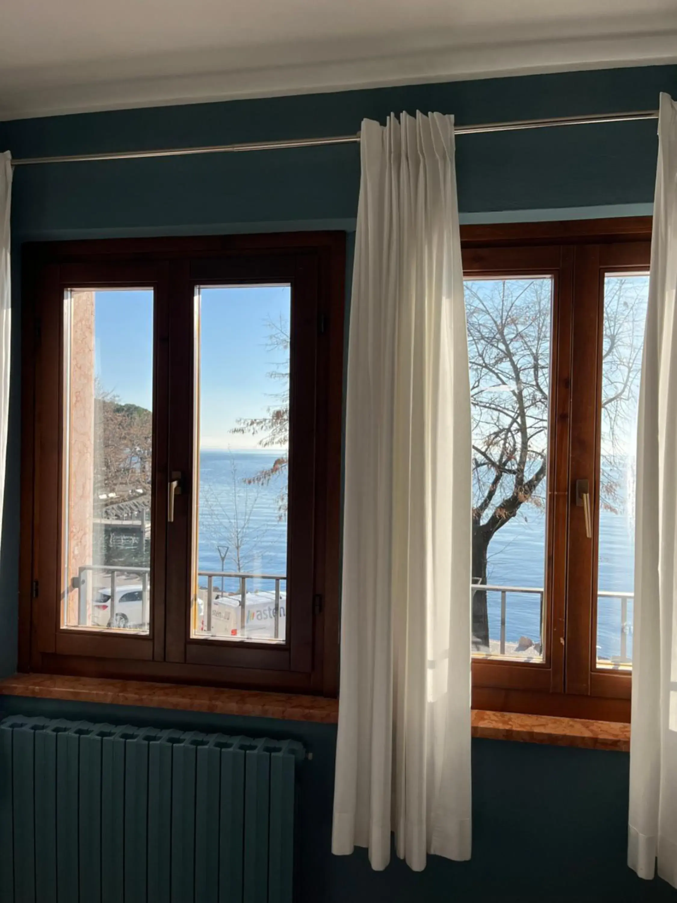 Lake view, Winter in Albergo All'Ancora