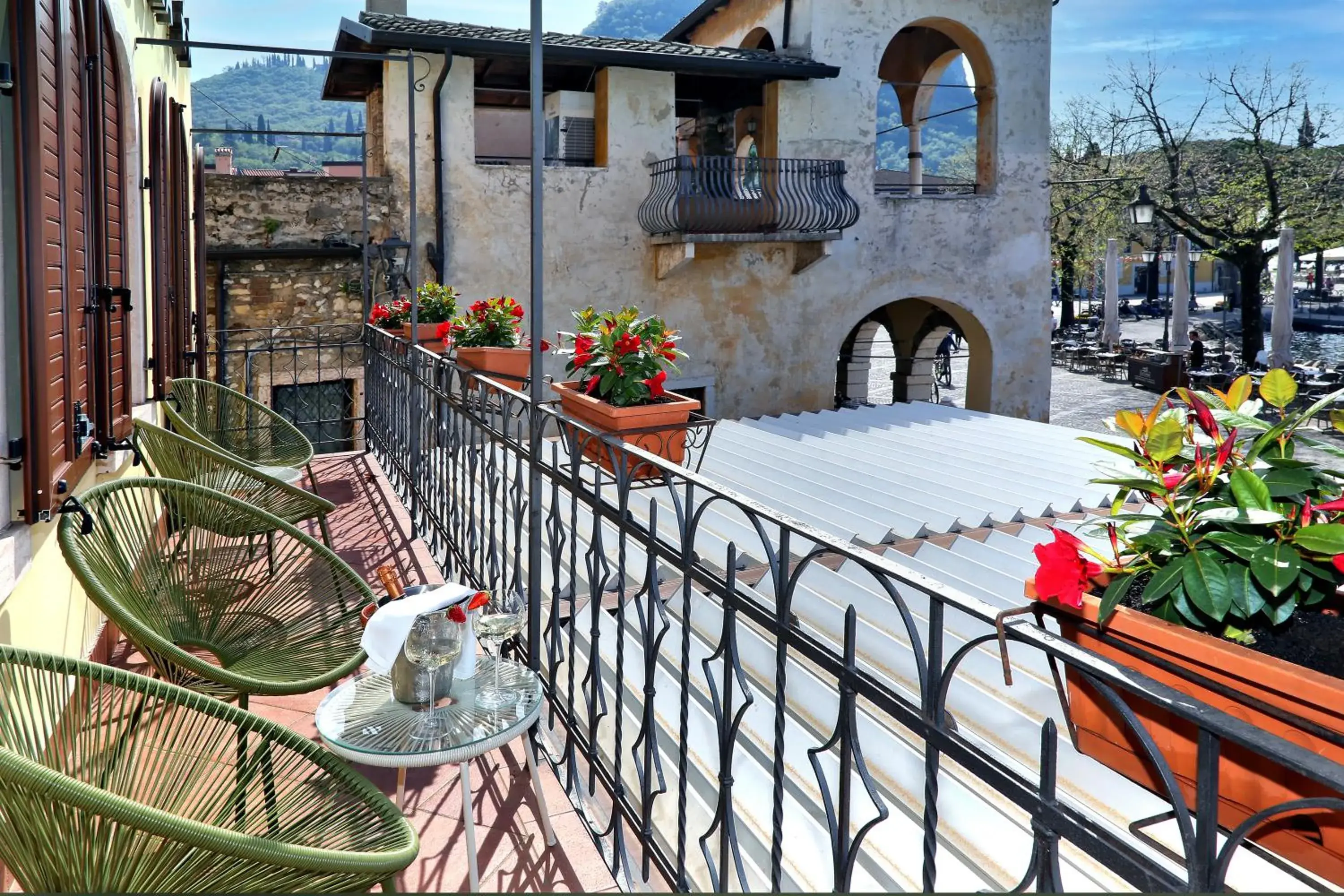 Lake view, Balcony/Terrace in Albergo All'Ancora