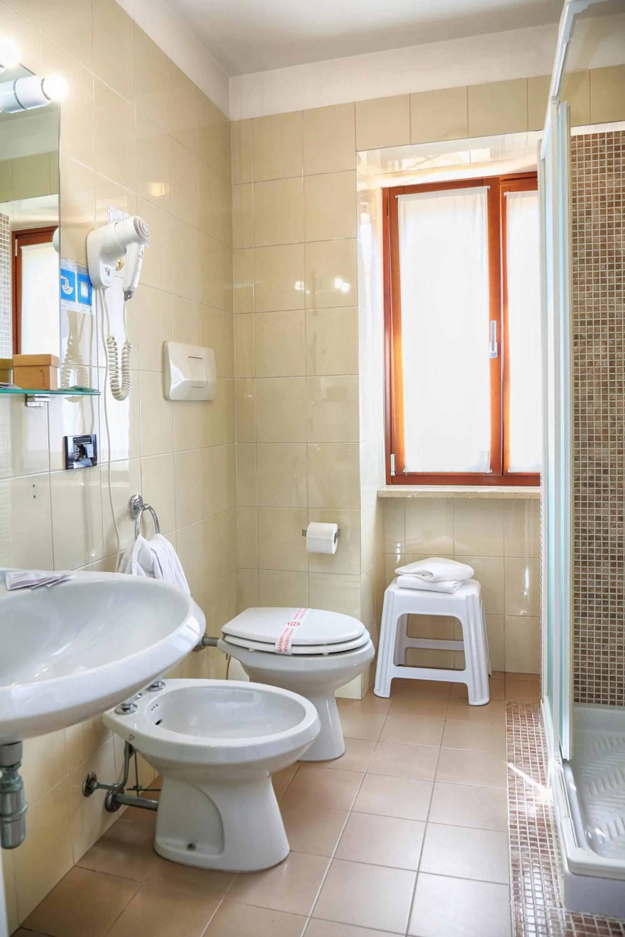 Shower in Albergo All'Ancora