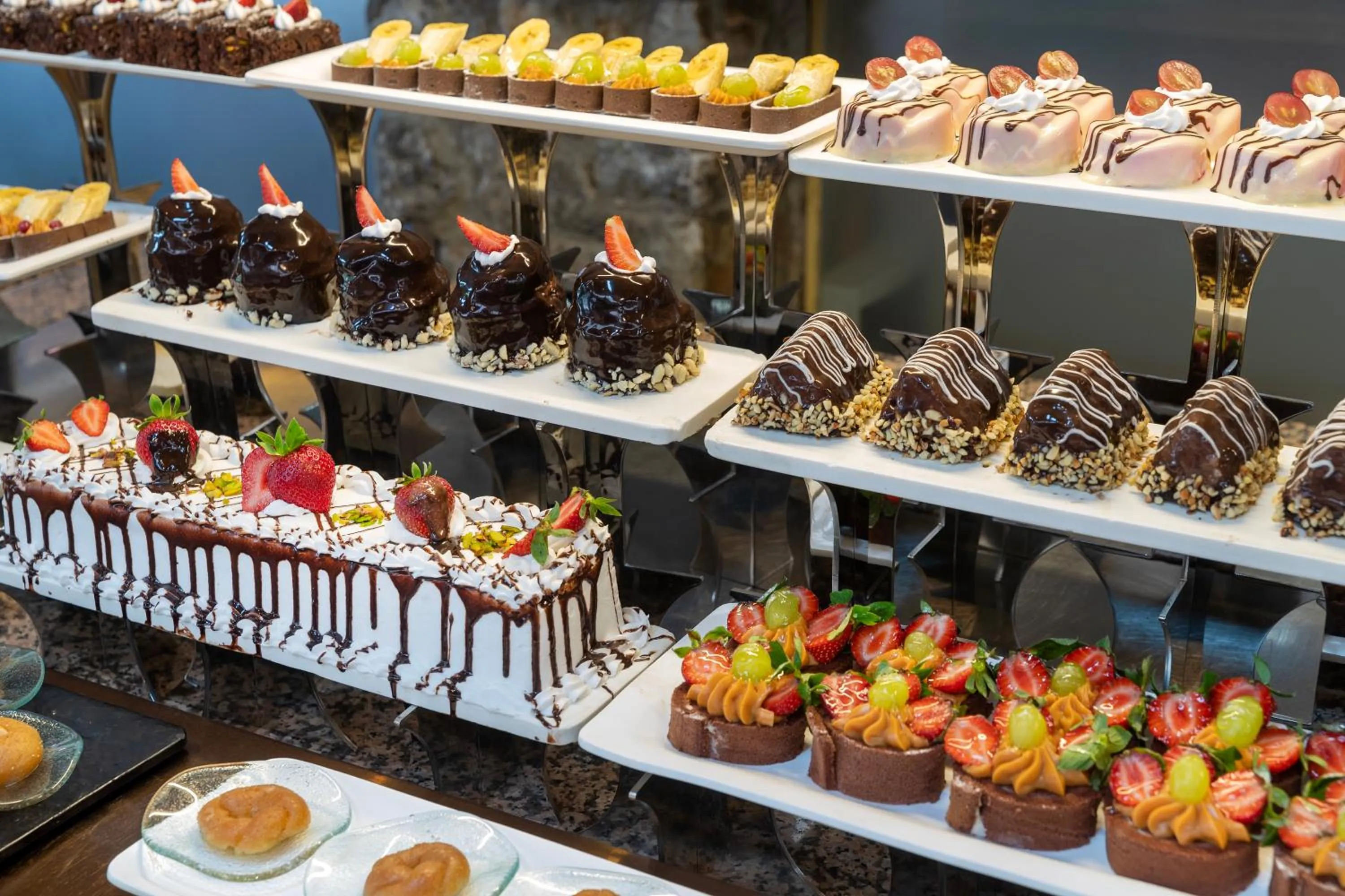 Restaurant/places to eat in Marti Resort Deluxe Hotel