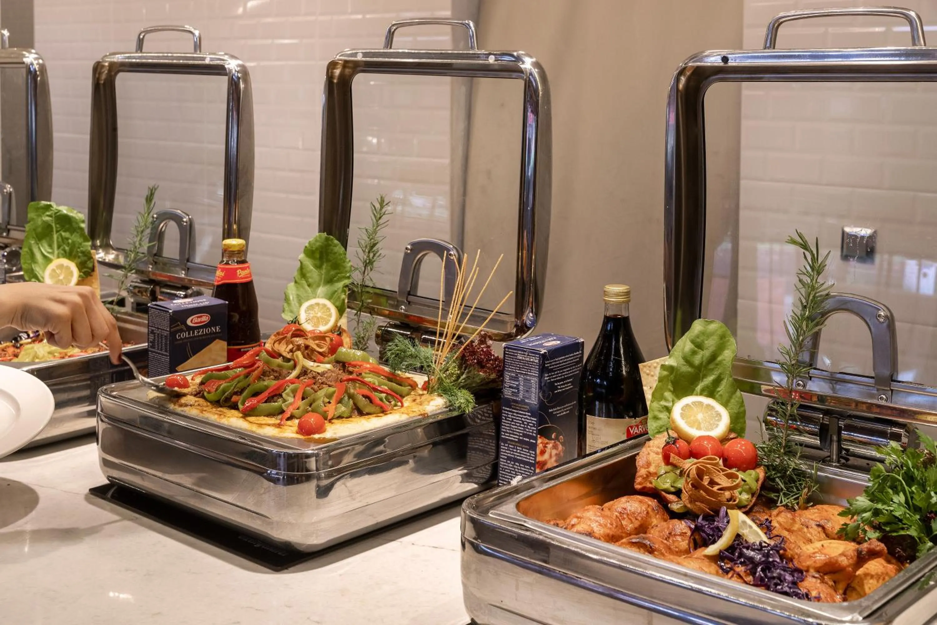 Restaurant/places to eat in Marti Resort Deluxe Hotel