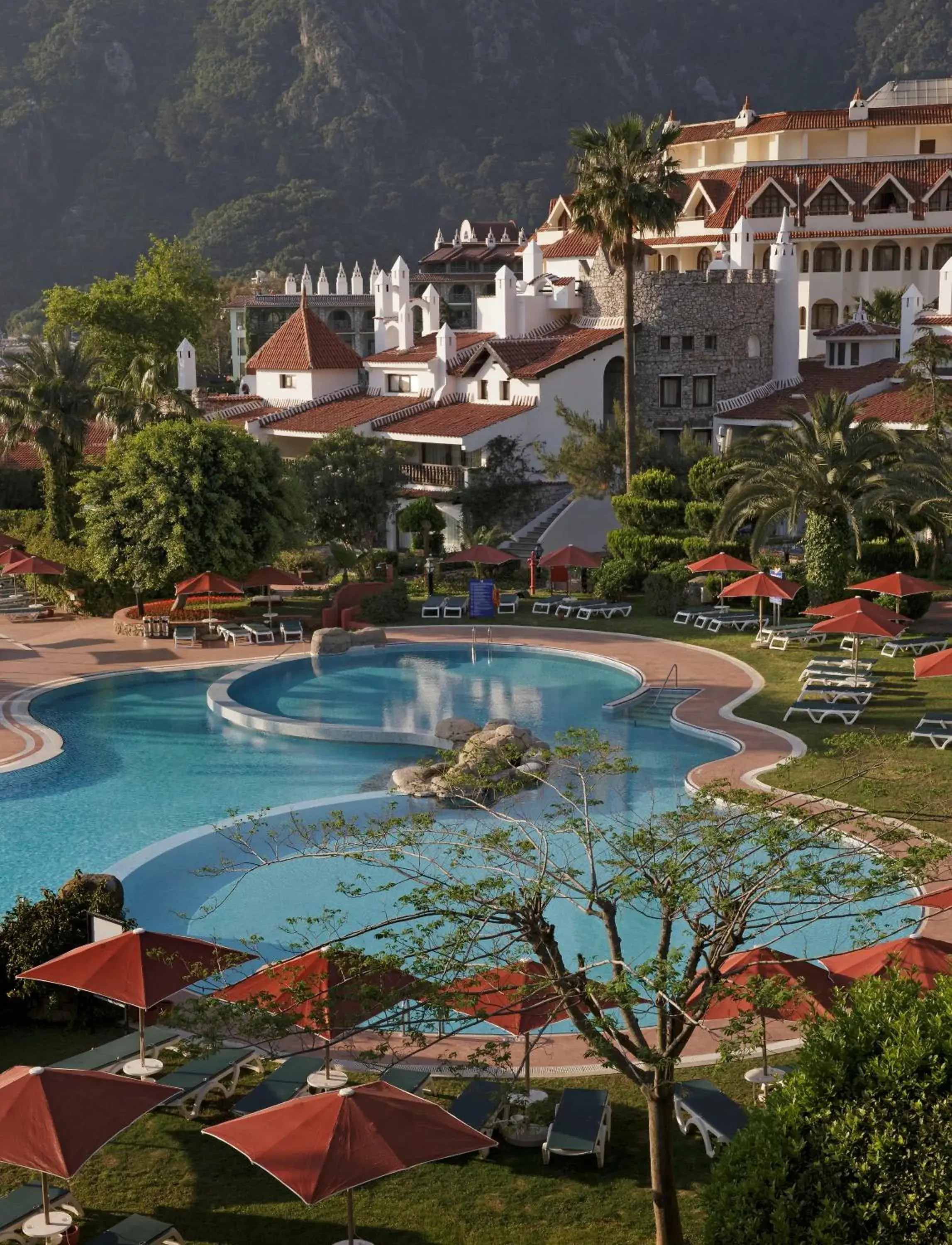 Facade/entrance in Marti Resort Deluxe Hotel Facade/entrance in Marti Resort Deluxe Hotel