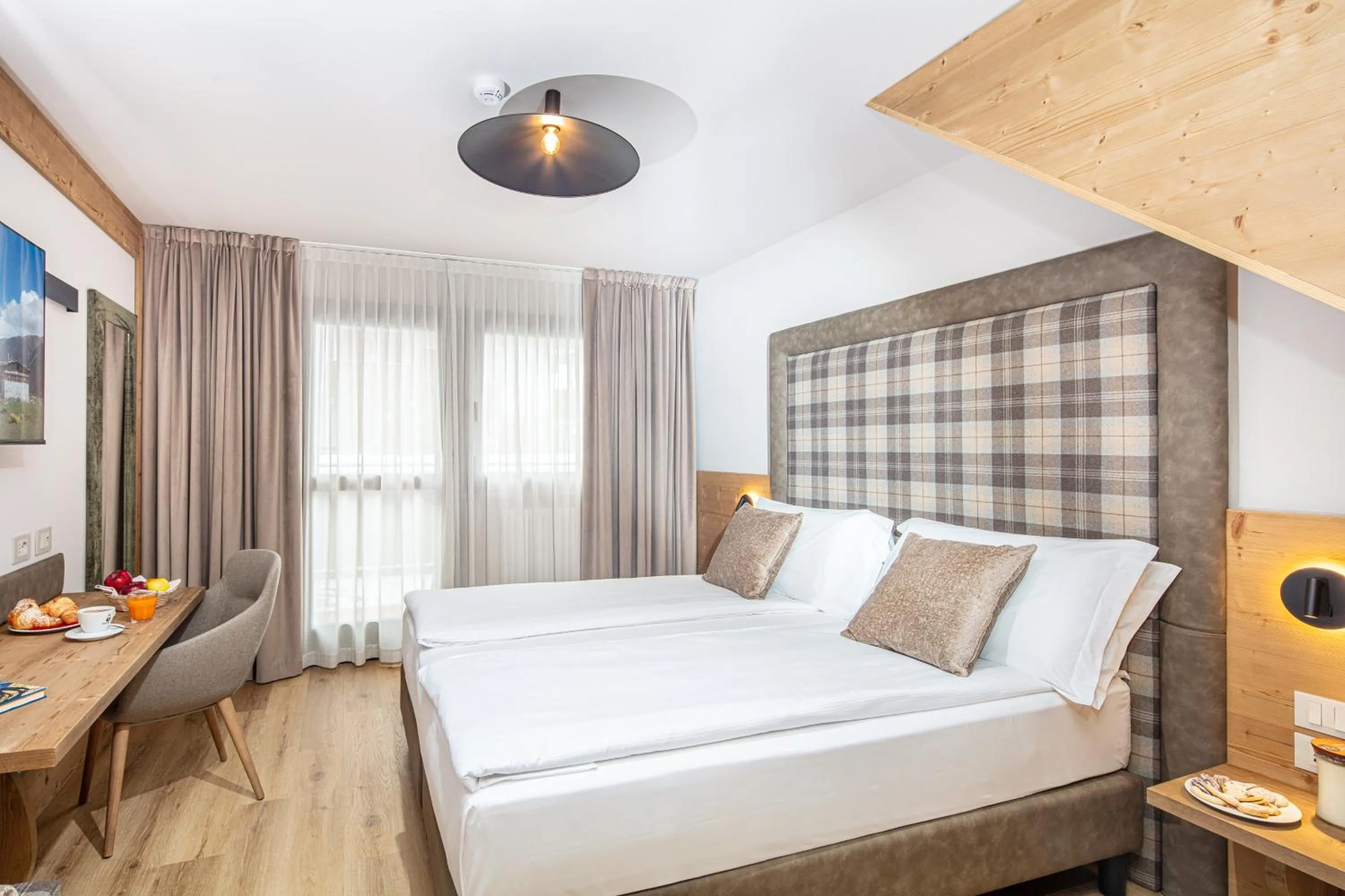 Restaurant/places to eat, Bed in Hotel Nigritella