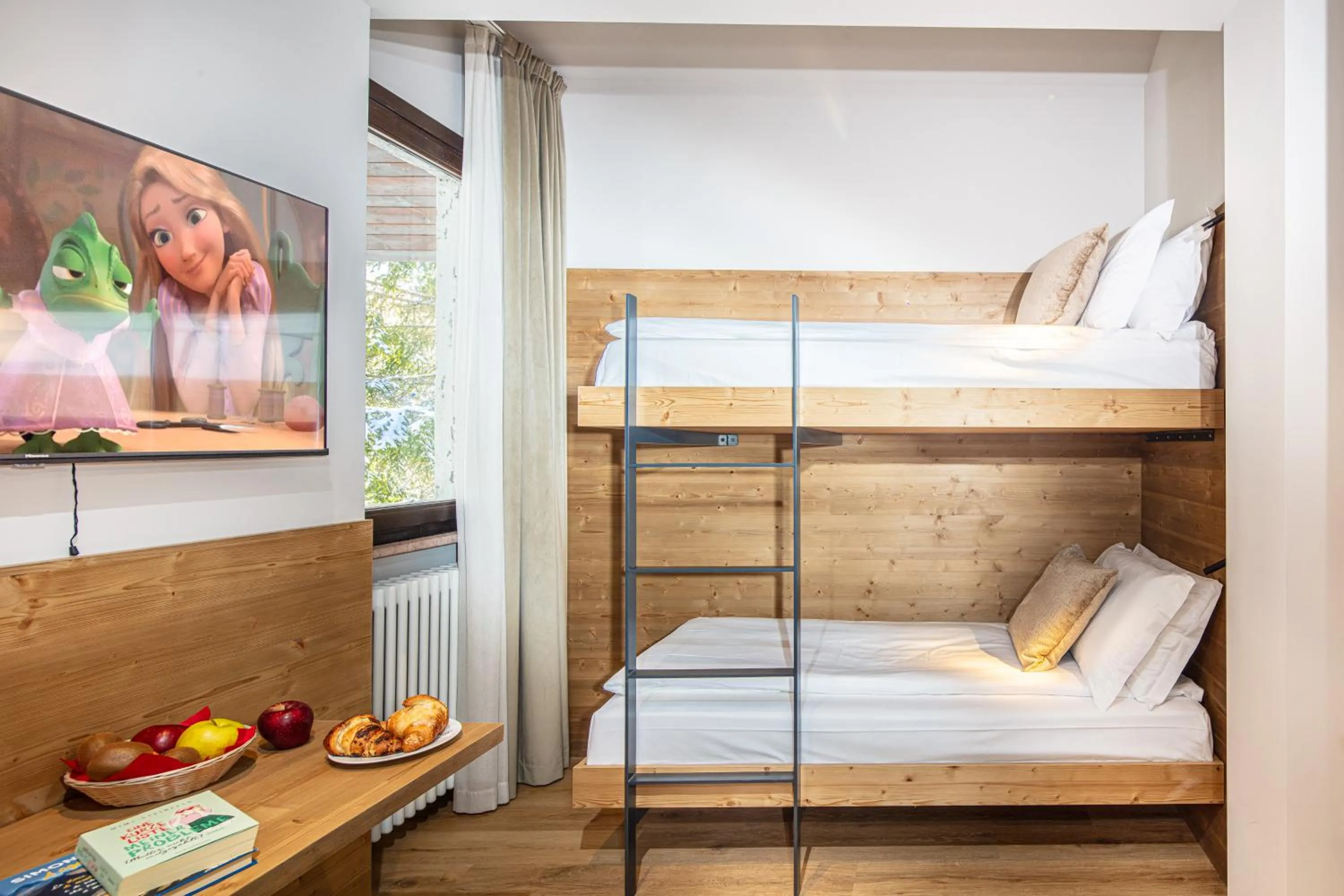 Restaurant/places to eat, Bed in Hotel Nigritella