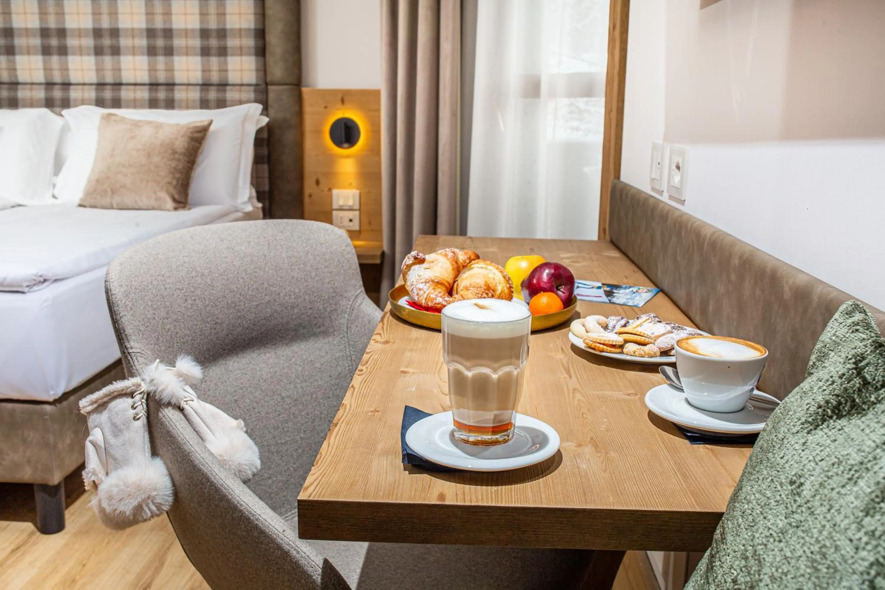 Restaurant/places to eat, Bed in Hotel Nigritella