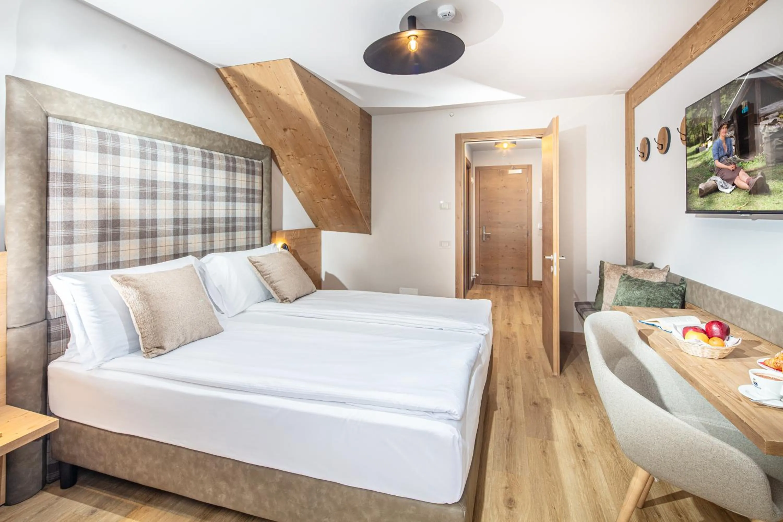 Restaurant/places to eat, Bed in Hotel Nigritella