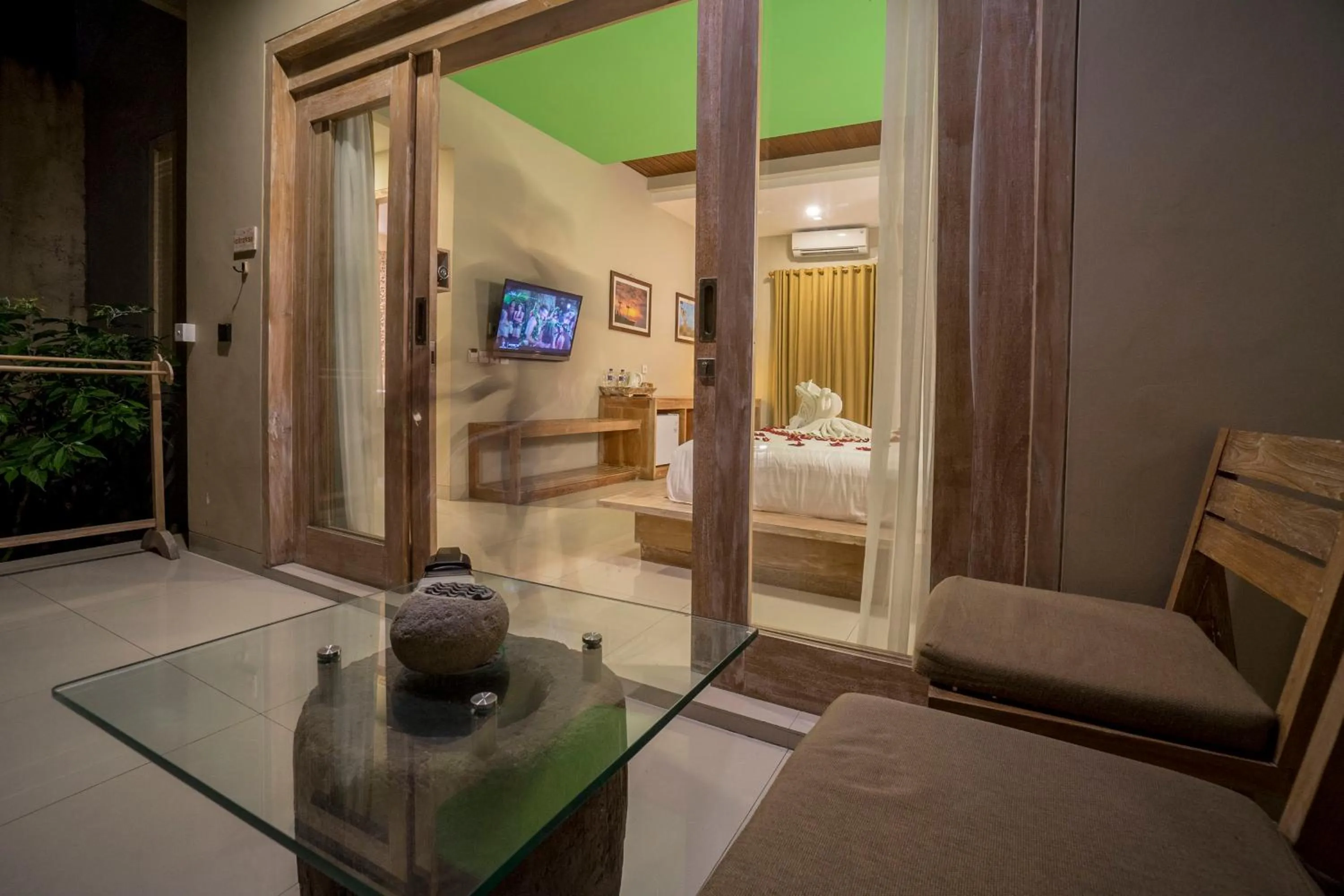 Balcony/Terrace, Bed in Tetirah Boutique Hotel