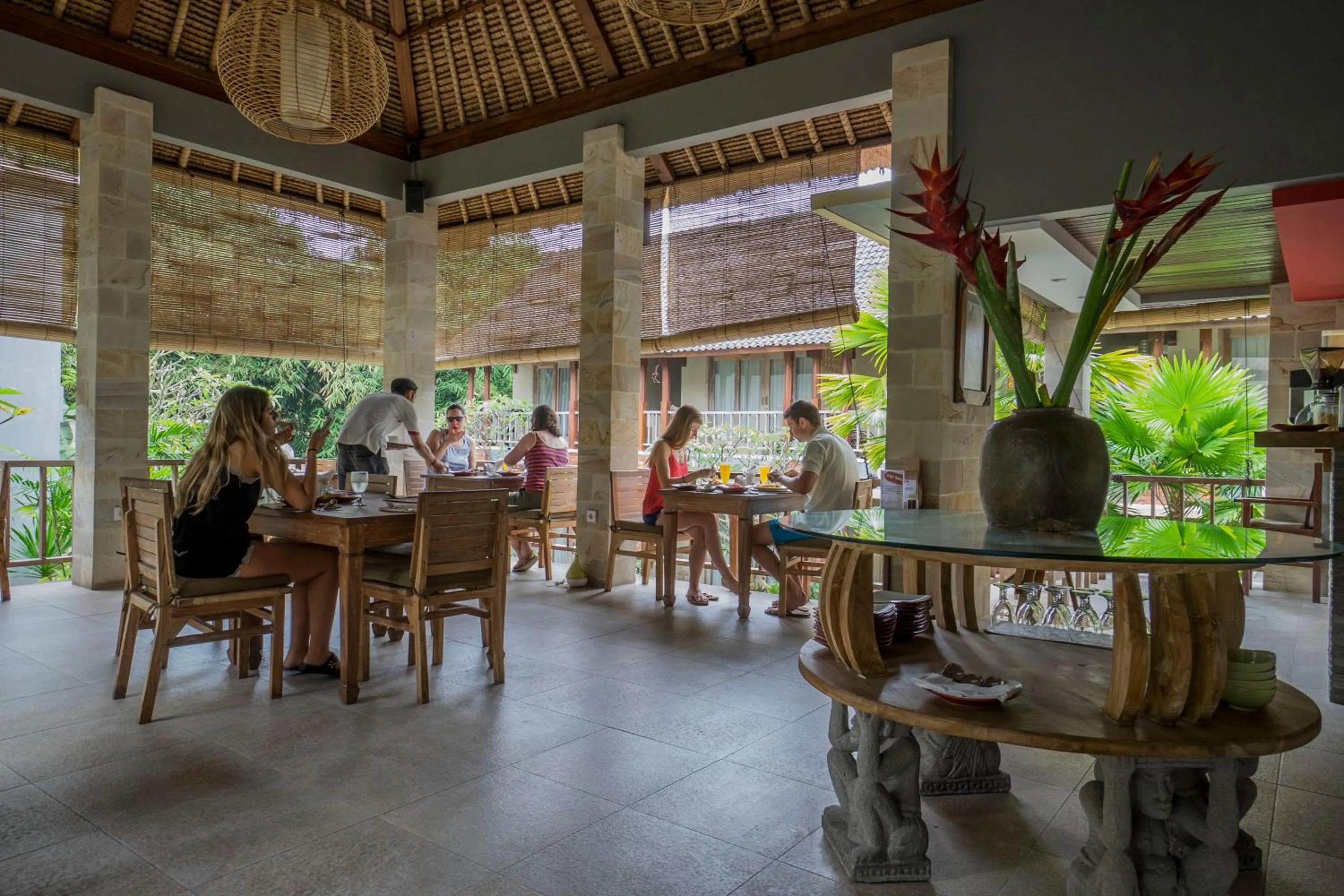 Restaurant/places to eat in Tetirah Boutique Hotel