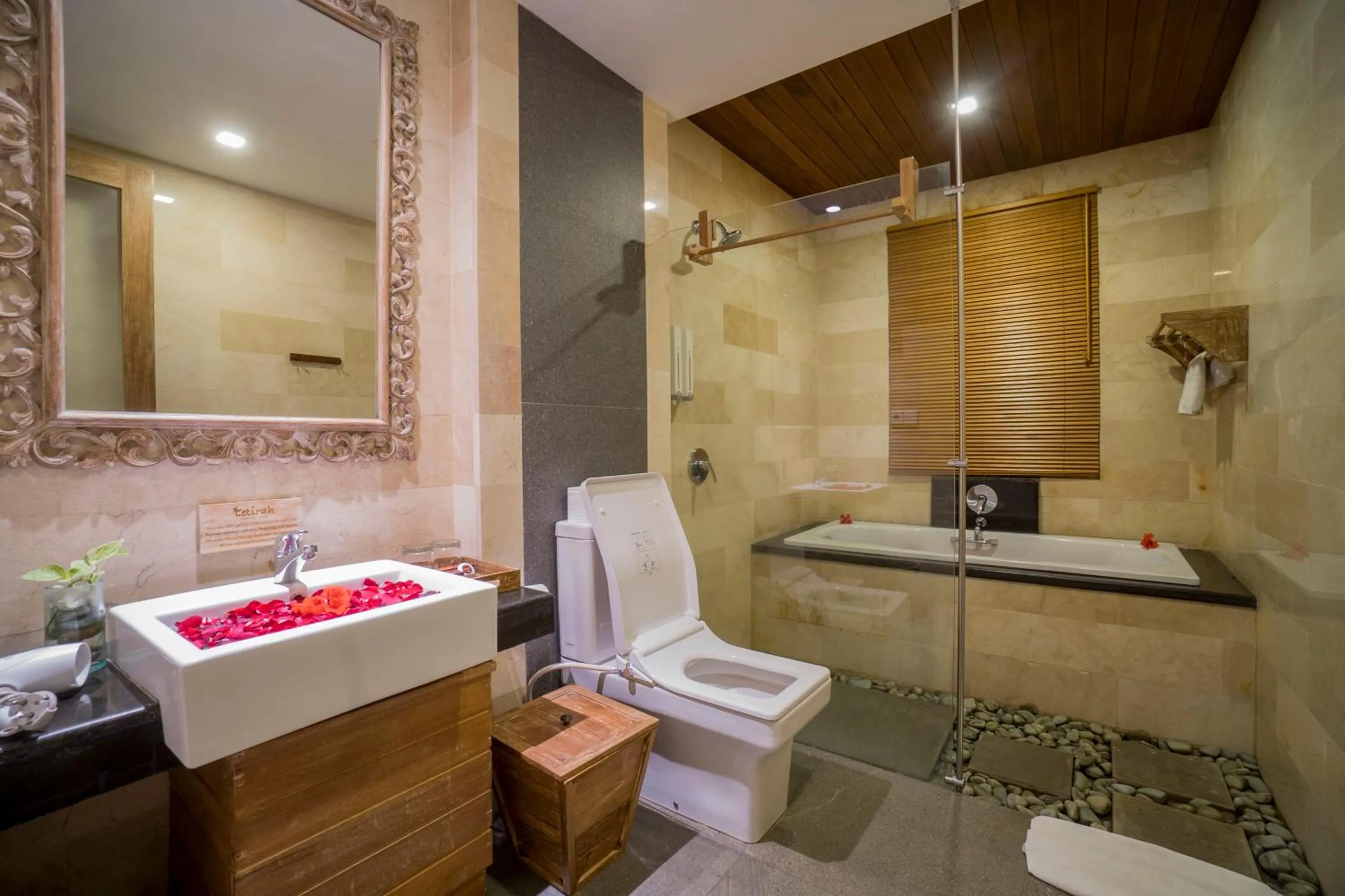 Shower in Tetirah Boutique Hotel
