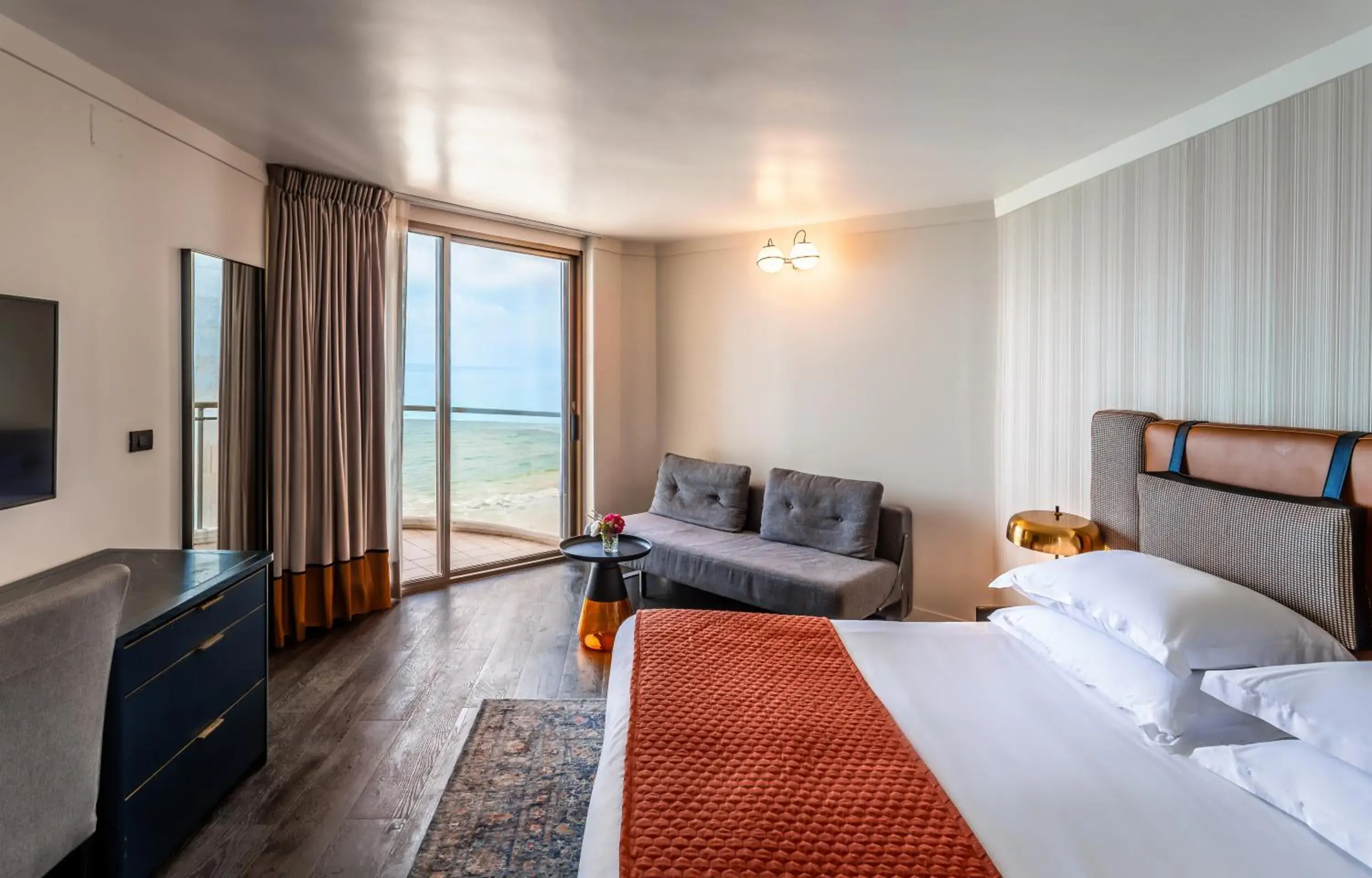 Bed in Daniel Herzliya Hotel Bed in Daniel Herzliya Hotel