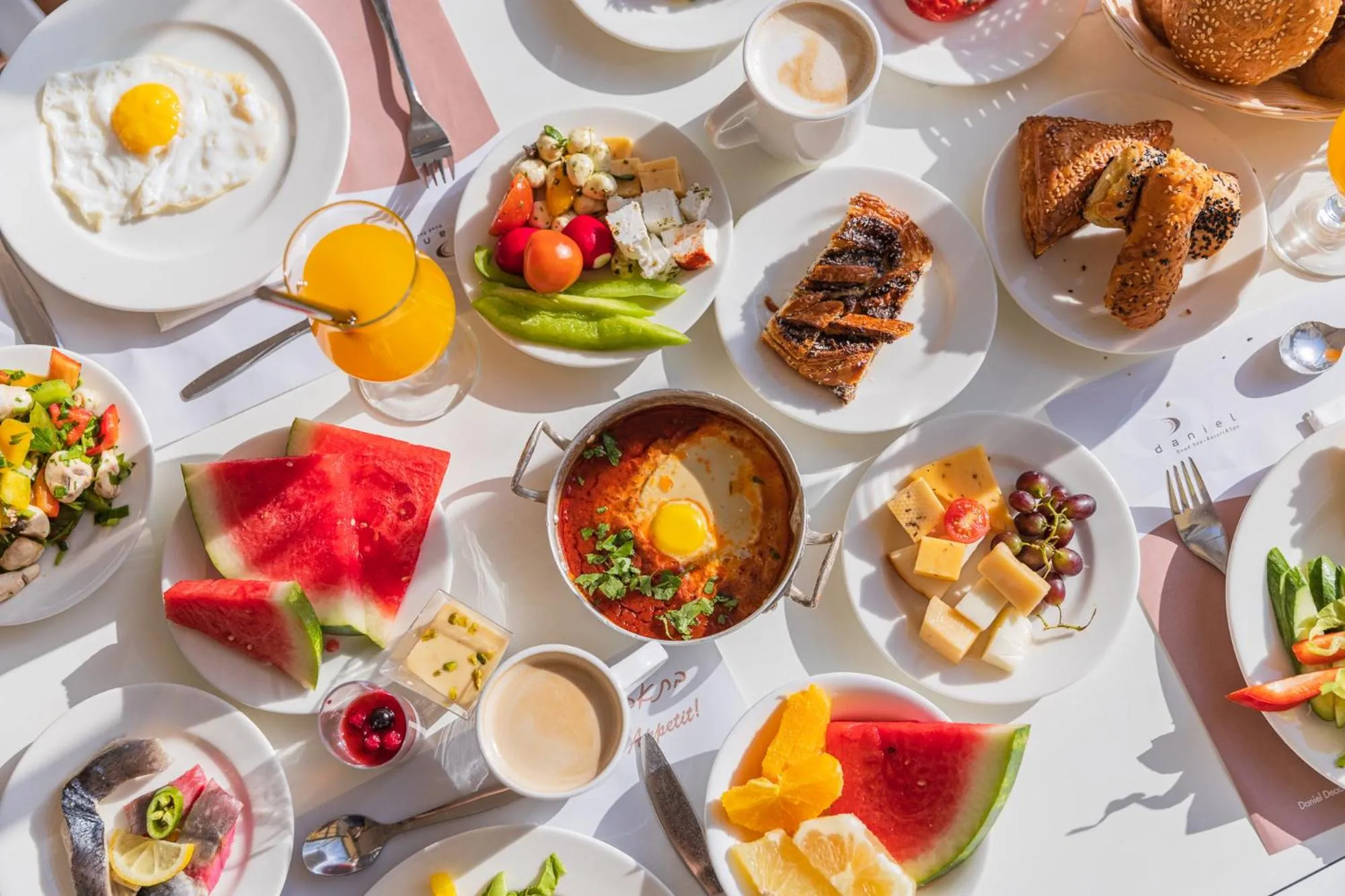 Food and drinks in Enjoy Dead Sea Hotel