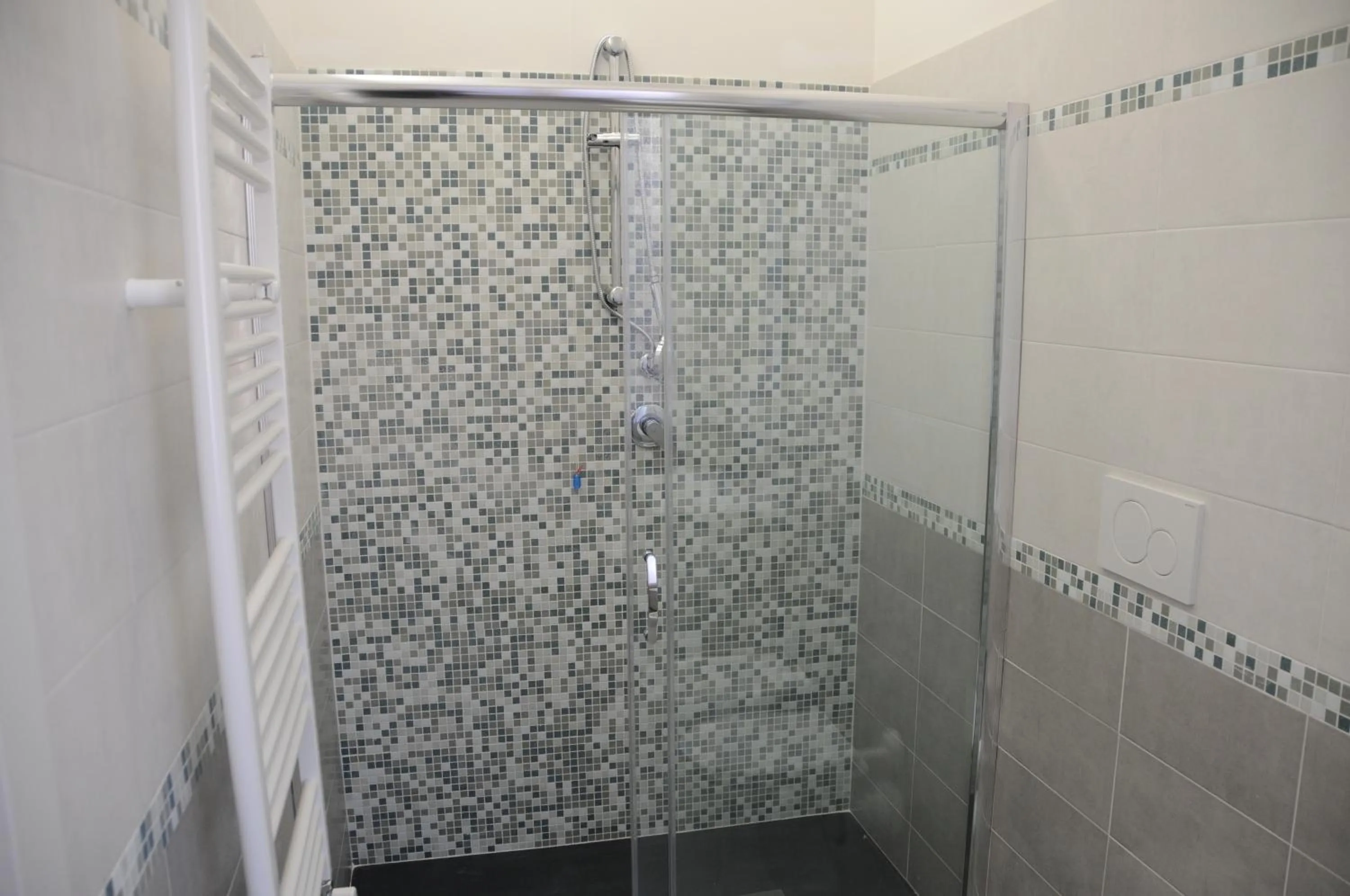 Shower in Affittacamere La Perla