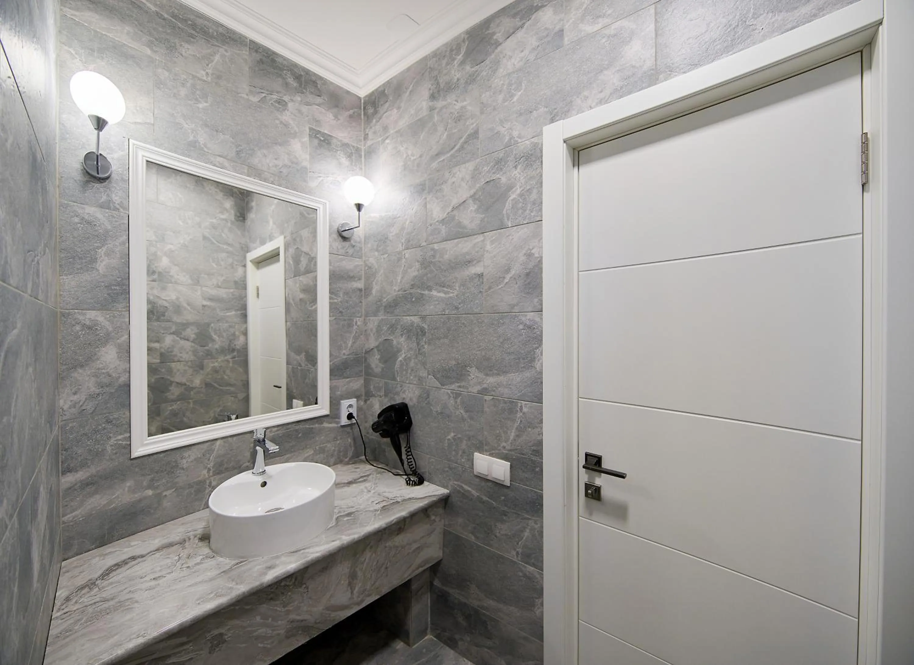 Shower in HANNAH INN - ex HELLO INN