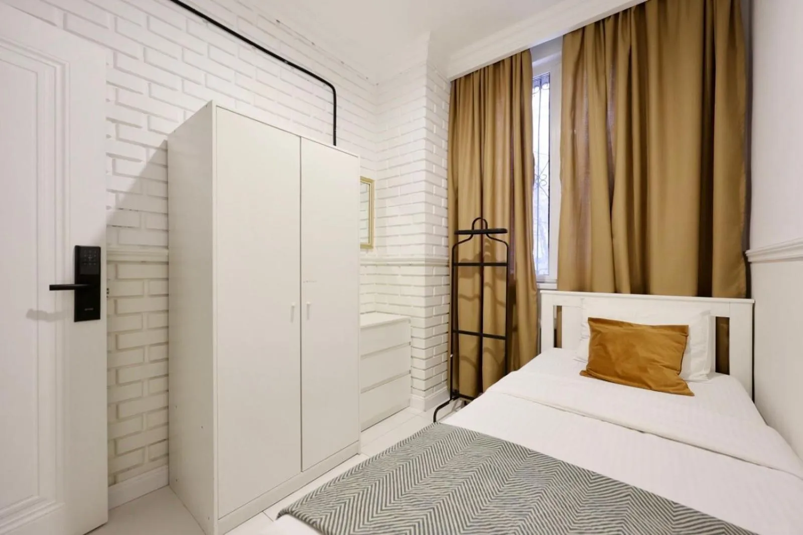 Bed in HANNAH INN - ex HELLO INN