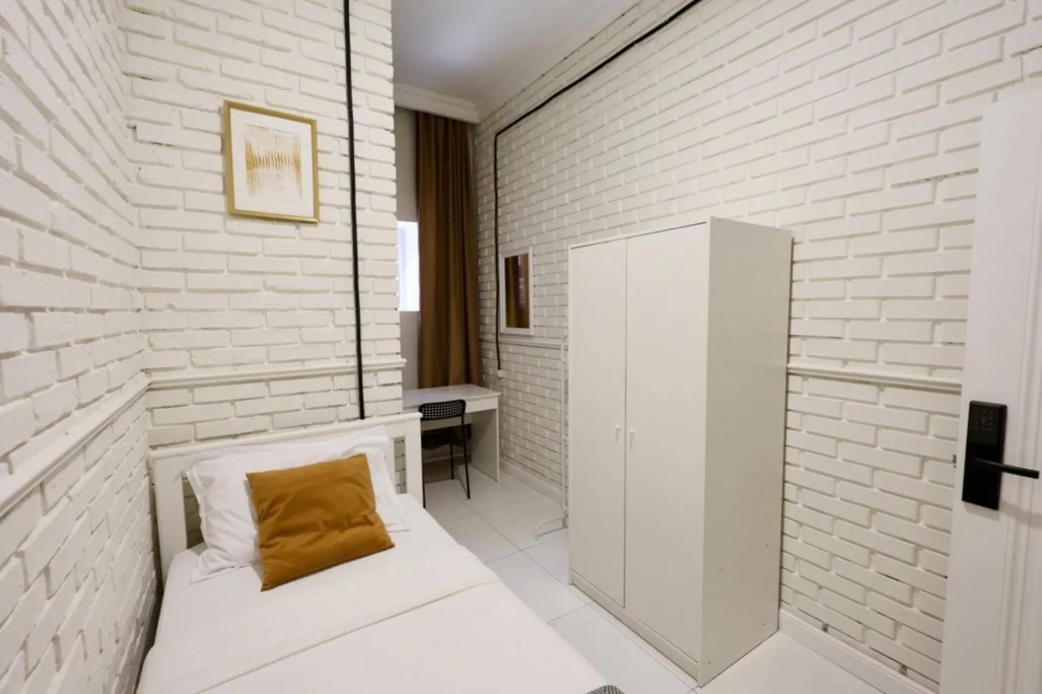 Bed in HANNAH INN - ex HELLO INN