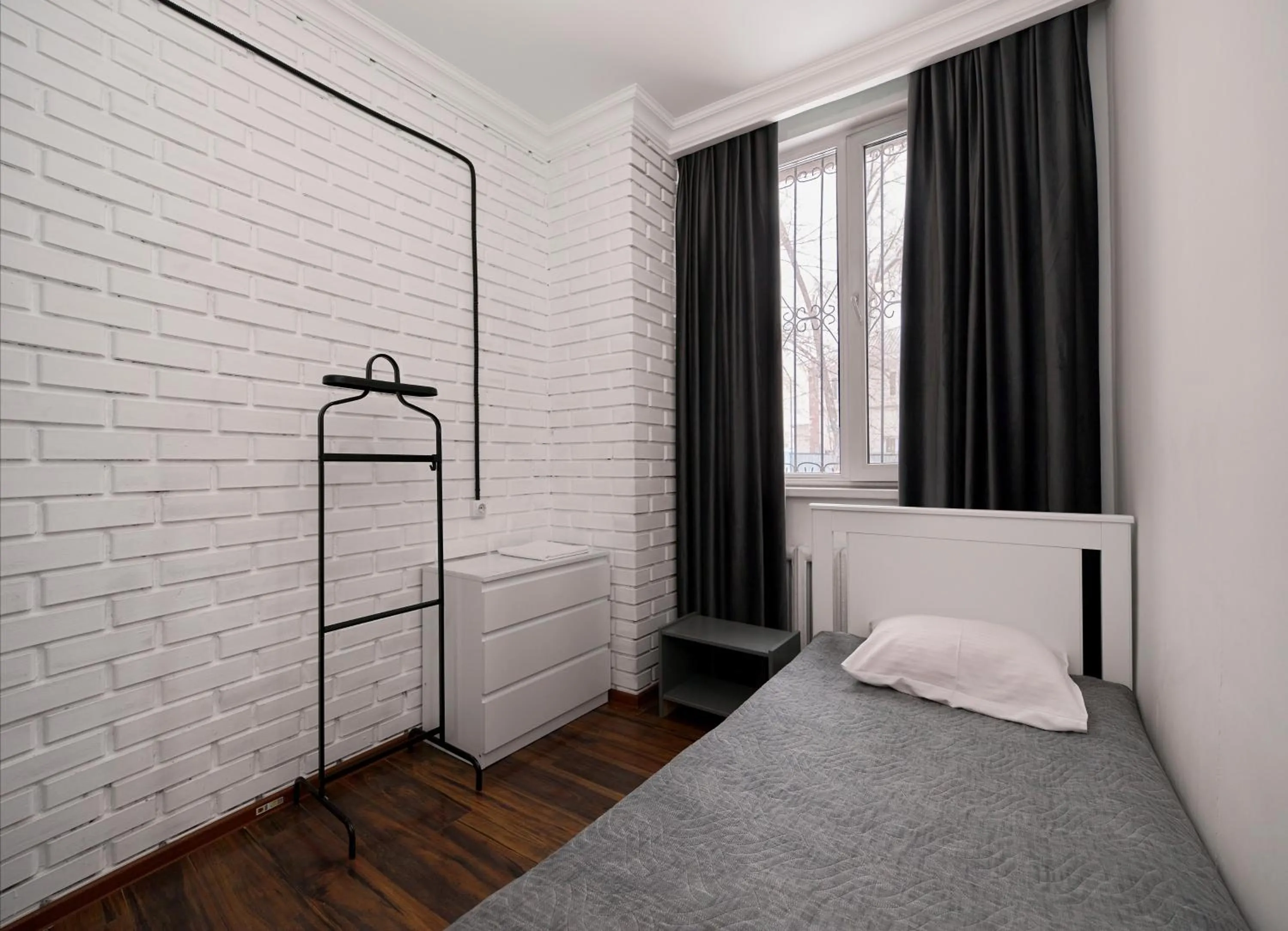 Bed in HANNAH INN - ex HELLO INN