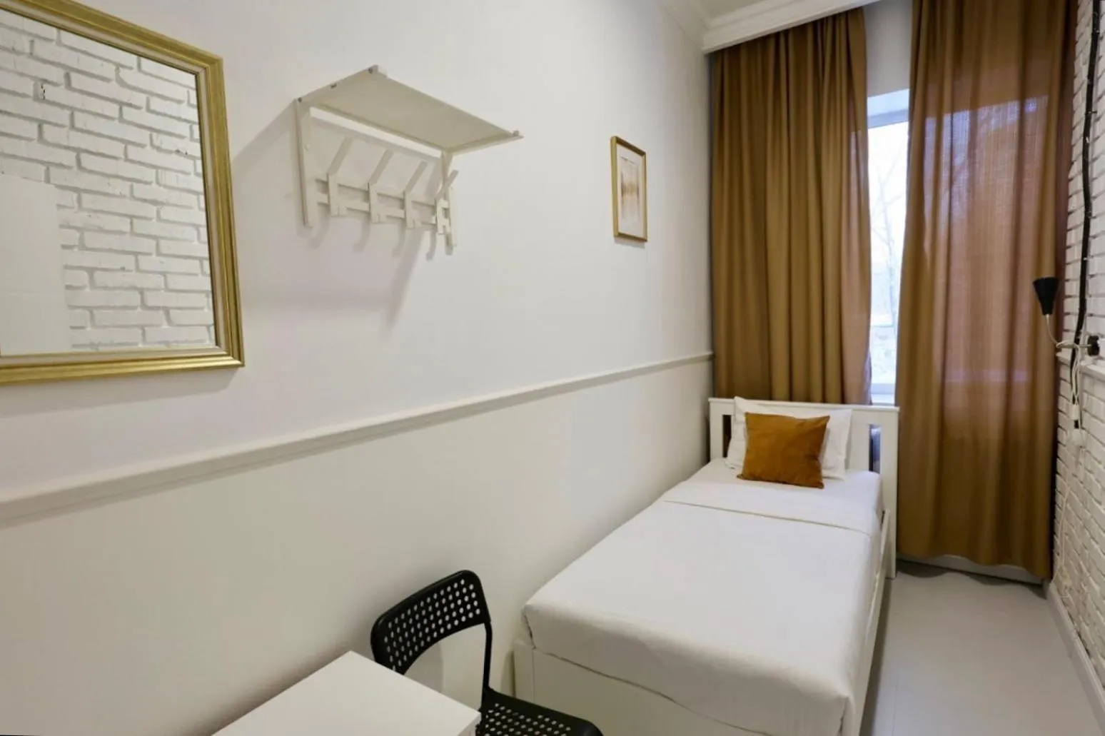 Bed in HANNAH INN - ex HELLO INN