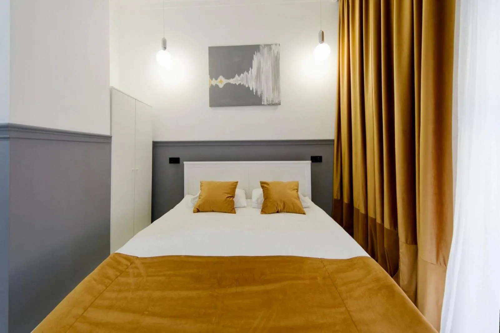 View (from property/room), Bed in HANNAH INN - ex HELLO INN