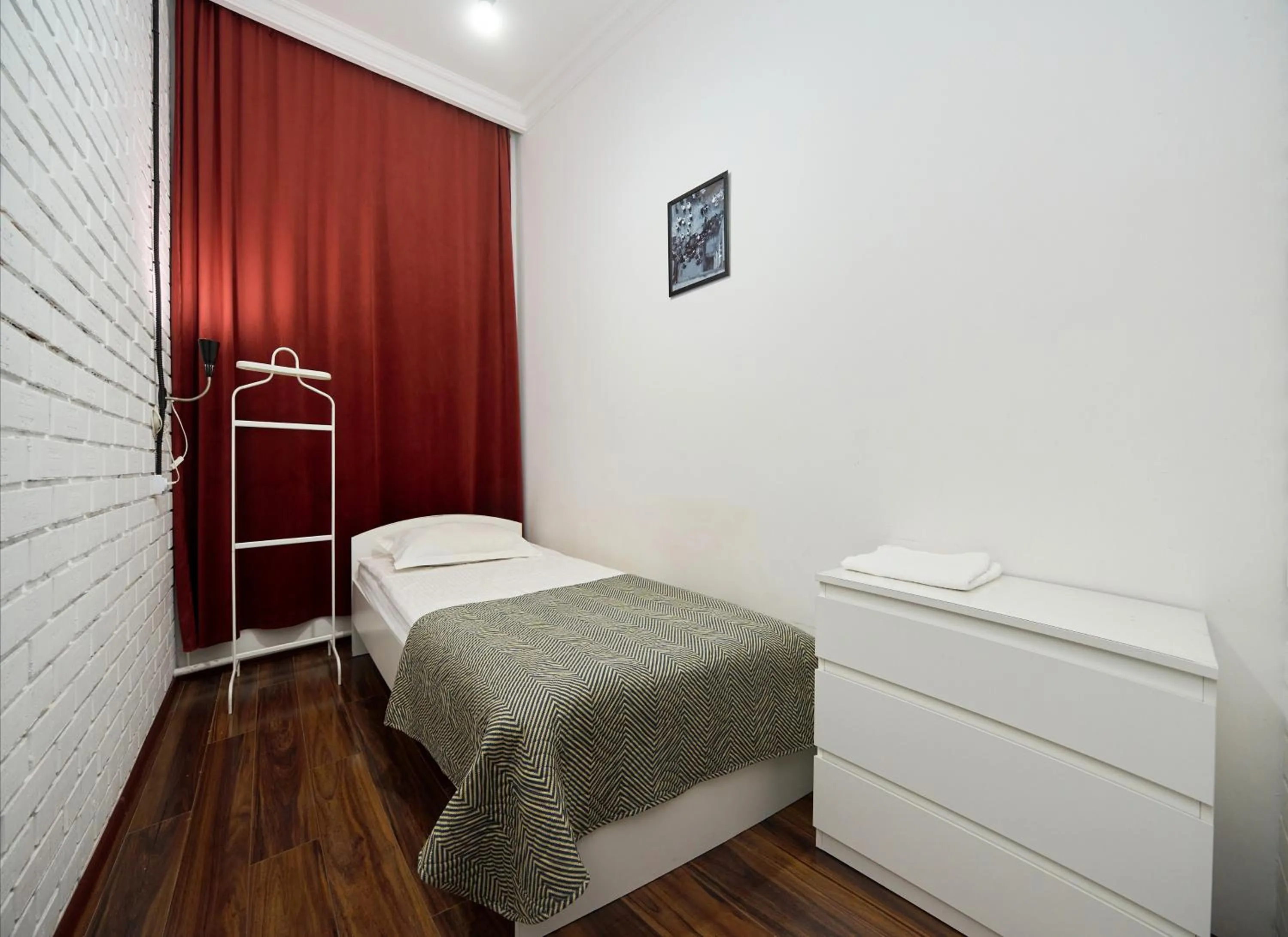 Bed in HANNAH INN - ex HELLO INN