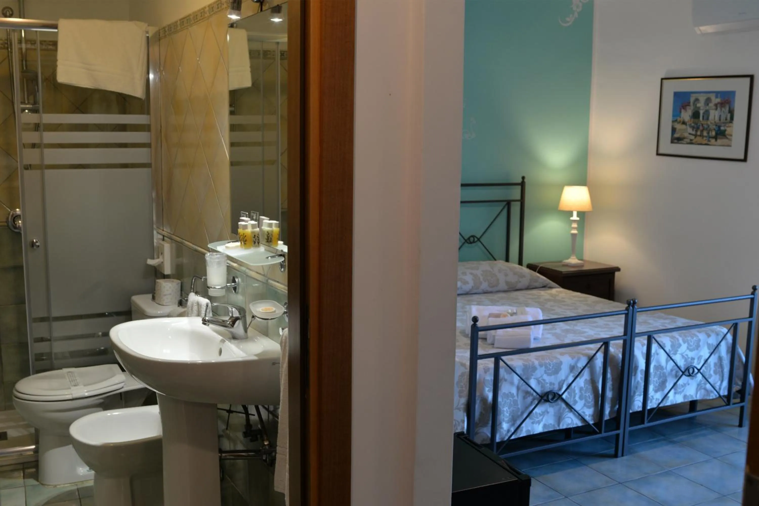 Bedroom, Bed in Hotel Donna Rosa