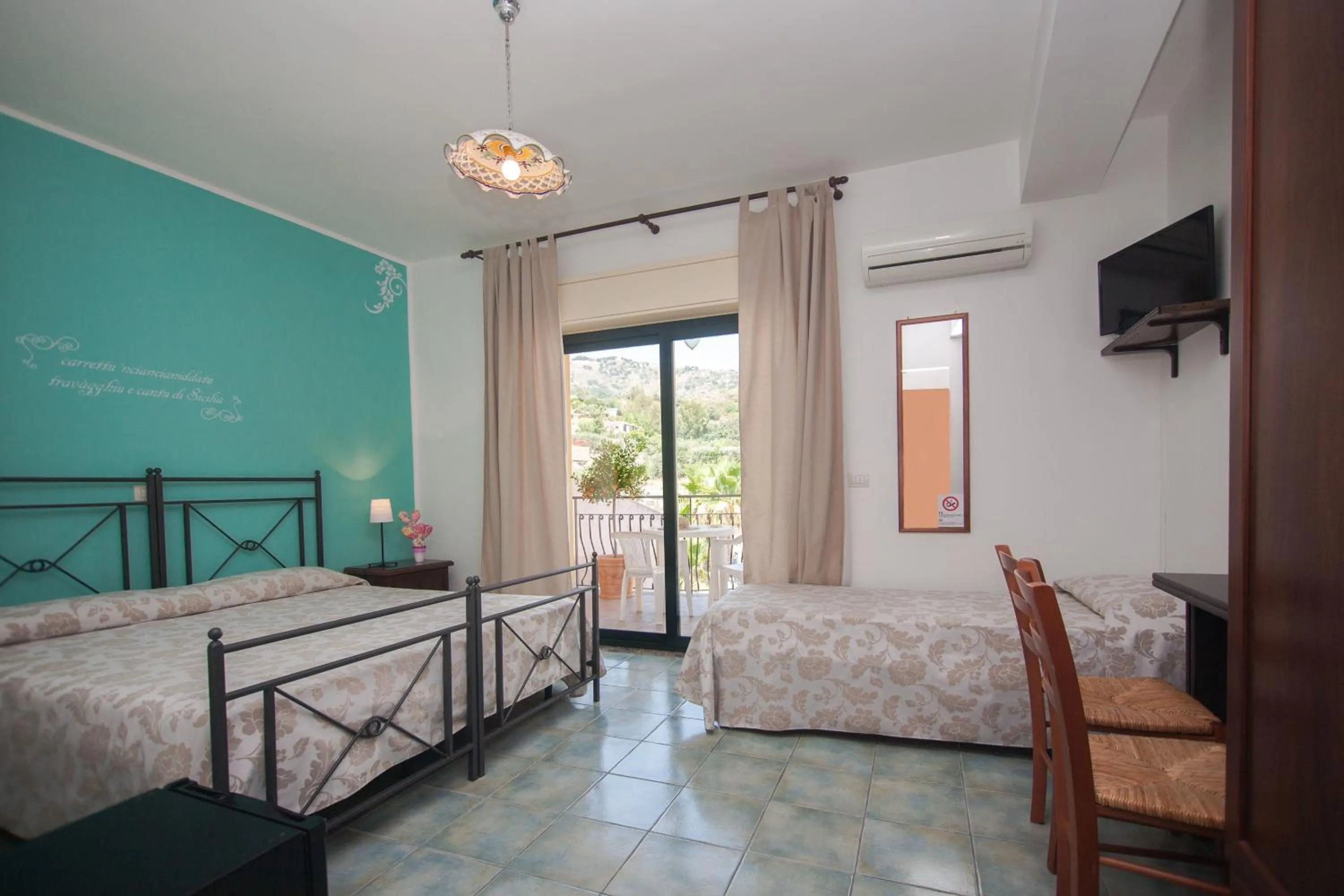 Photo of the whole room, Bed in Hotel Donna Rosa