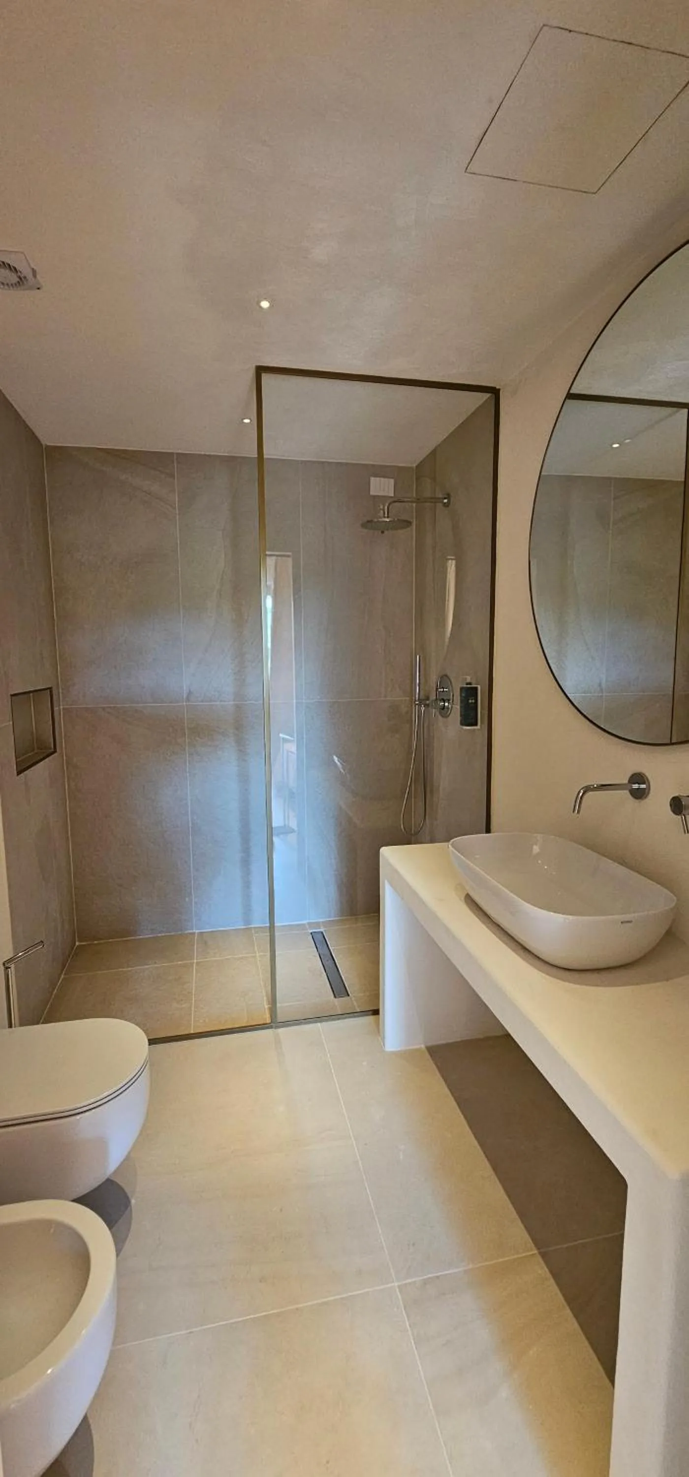 Bathroom in Green Park Hotel