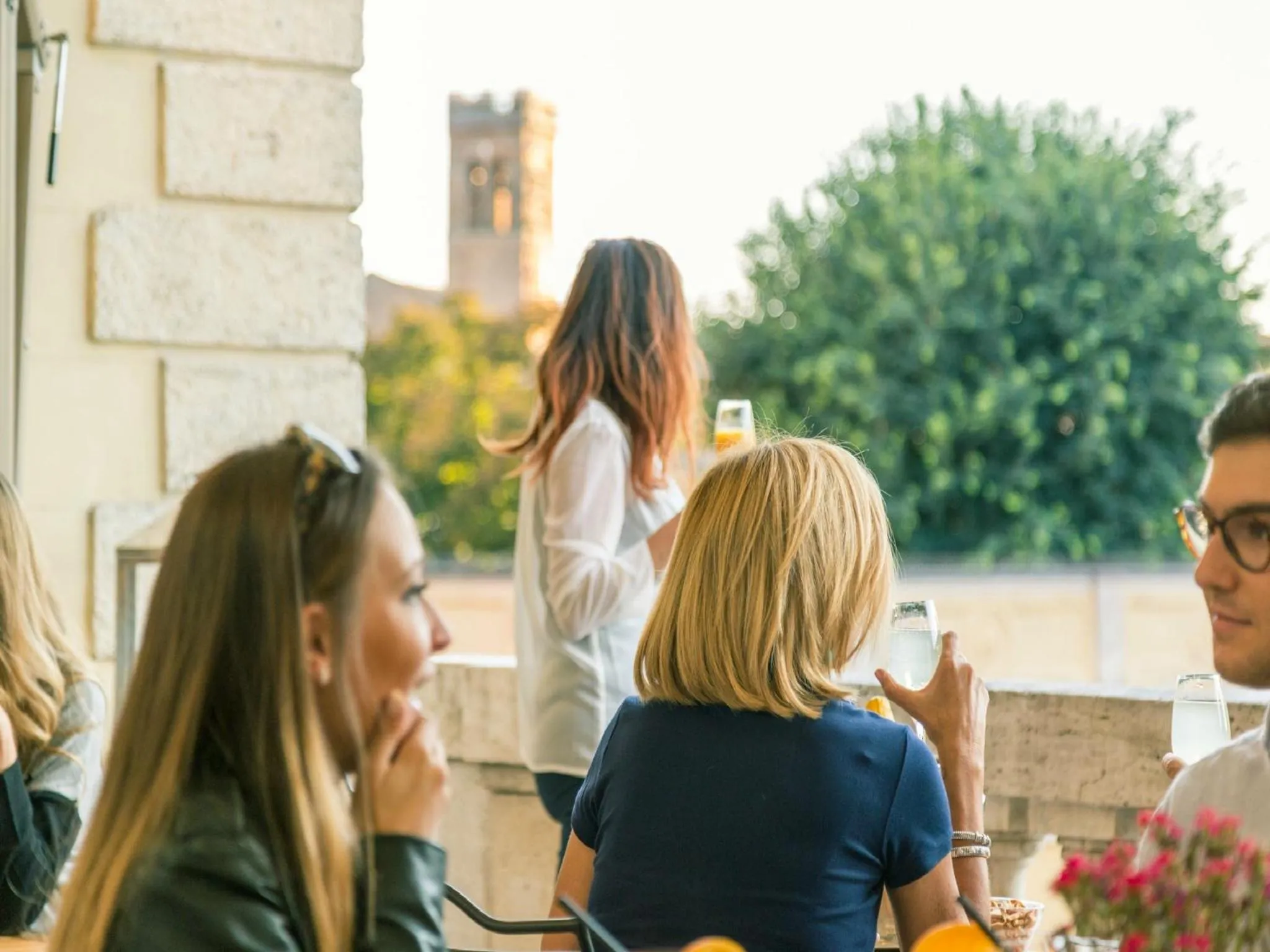 group of guests in Relais degli Angeli Residenza d'Epoca