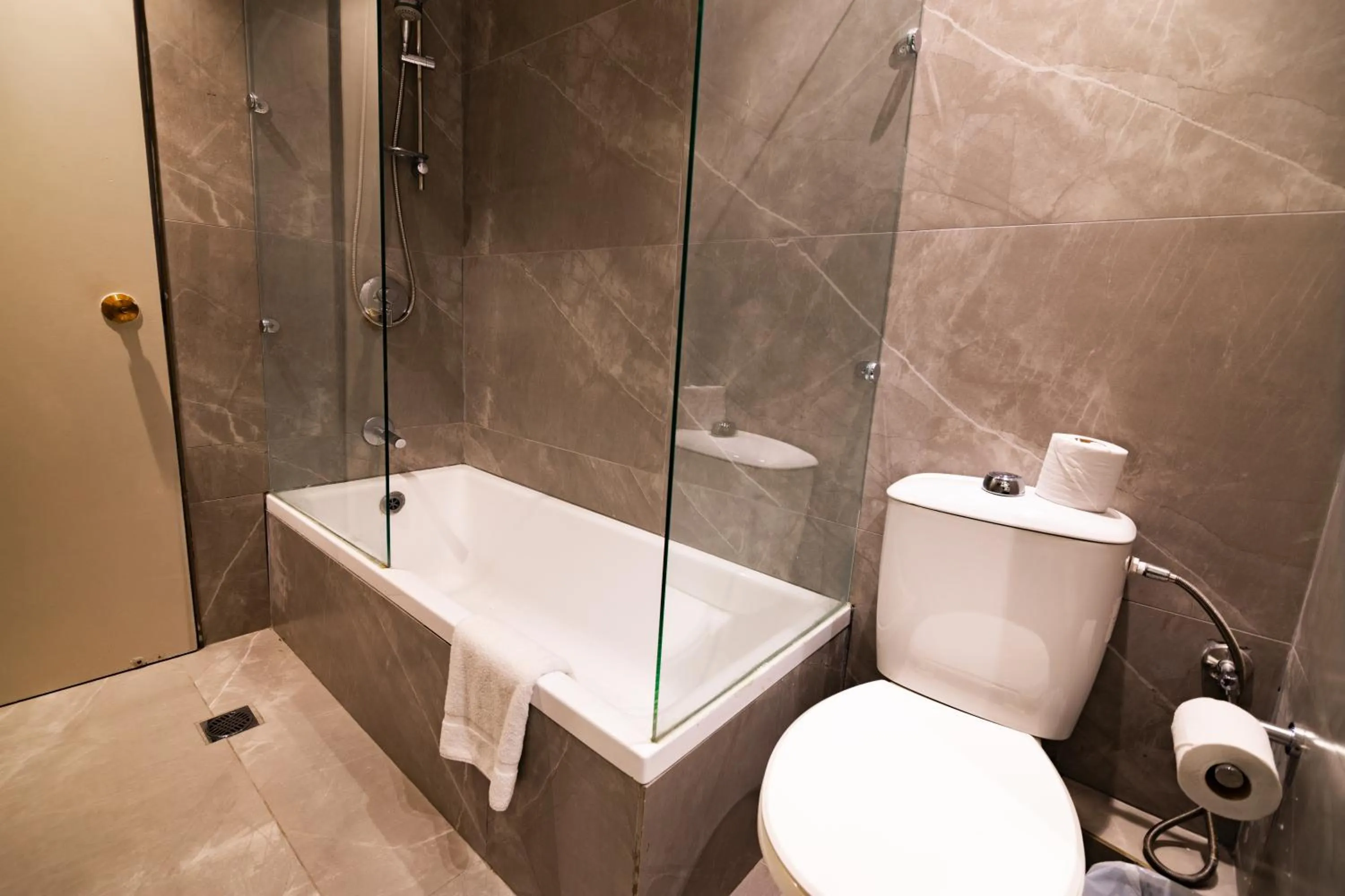 Bath in Lev Yerushalayim Hotel